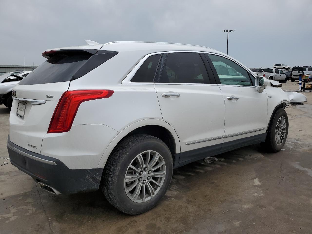 Photo 2 VIN: 1GYKNCRS6JZ109540 - CADILLAC XT5 