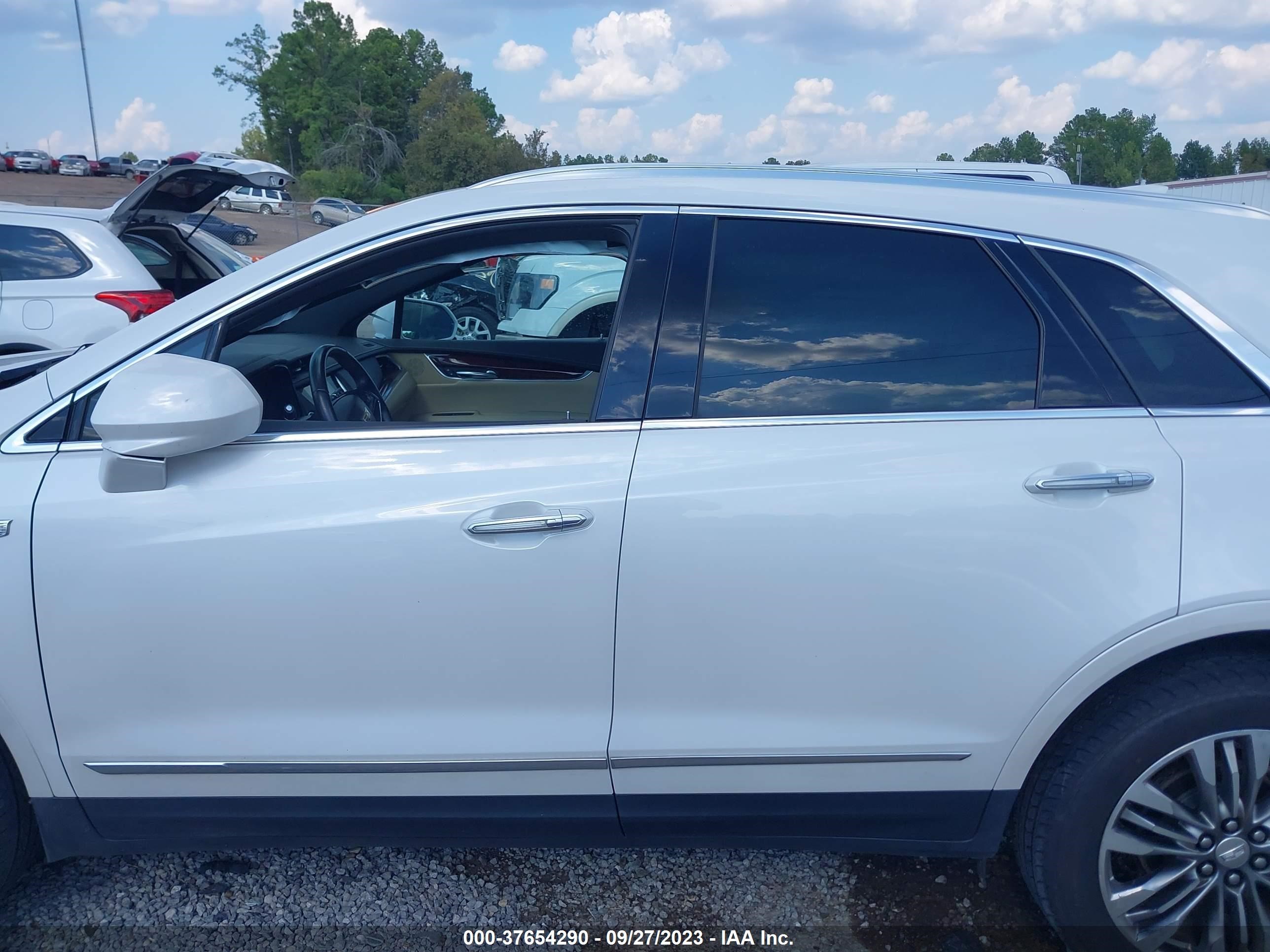 Photo 13 VIN: 1GYKNCRS8HZ112661 - CADILLAC XT5 