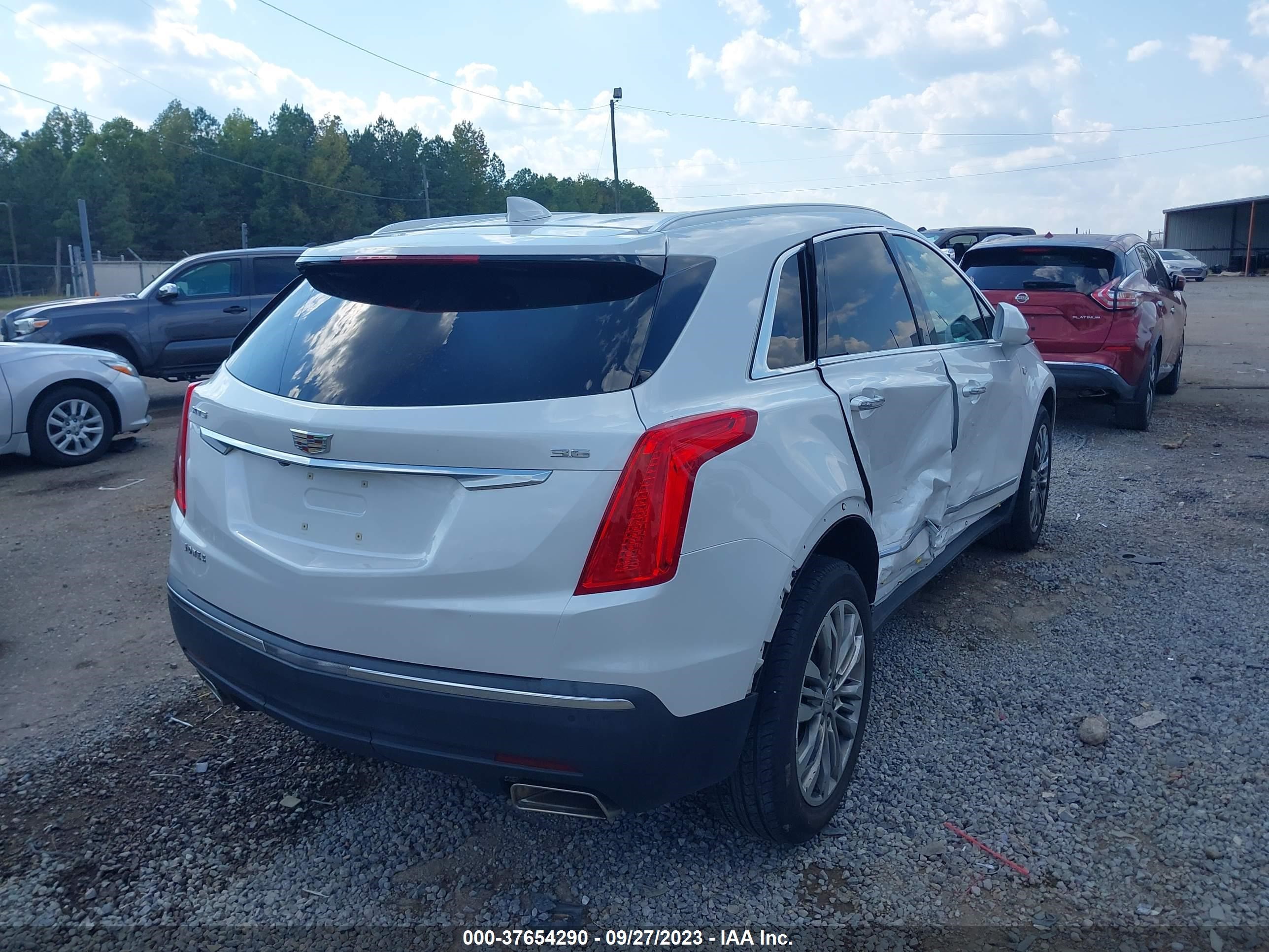 Photo 3 VIN: 1GYKNCRS8HZ112661 - CADILLAC XT5 