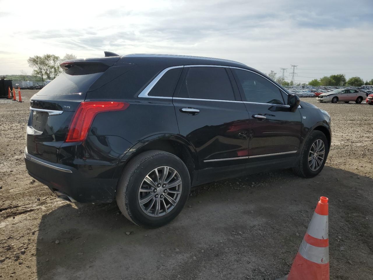 Photo 2 VIN: 1GYKNCRS8JZ111936 - CADILLAC XT5 