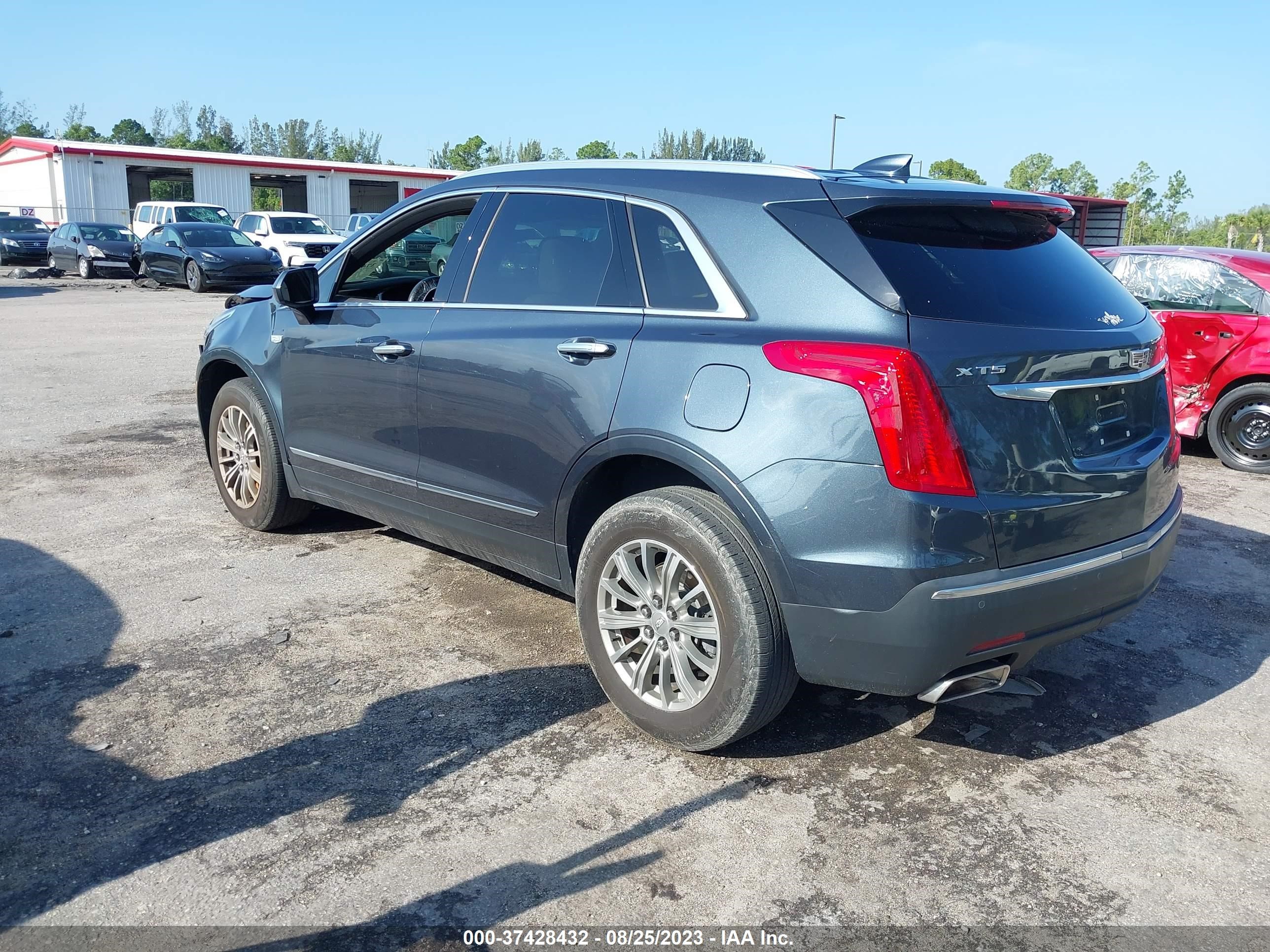 Photo 2 VIN: 1GYKNCRS8KZ208958 - CADILLAC XT5 