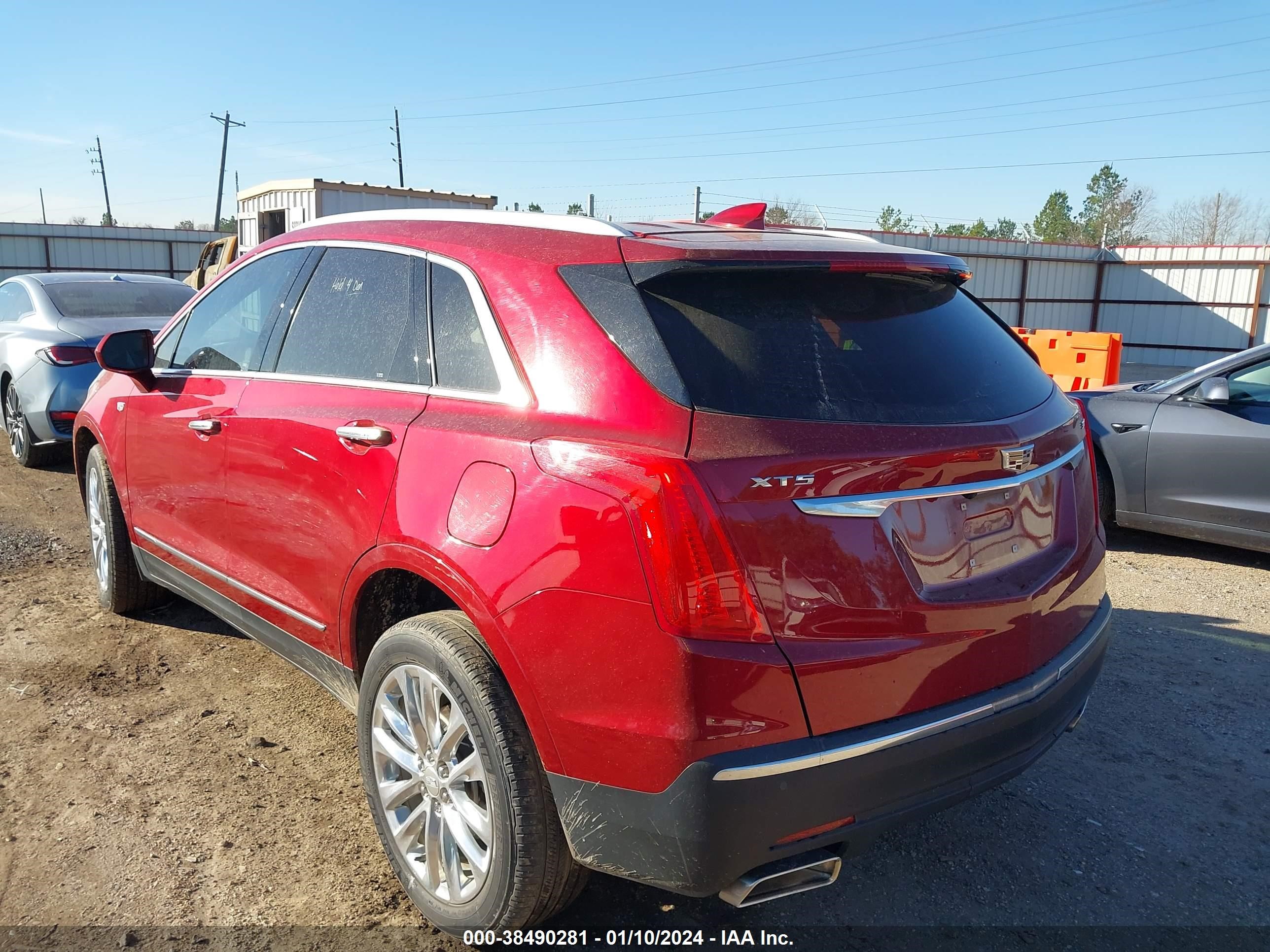 Photo 2 VIN: 1GYKNCRS8KZ296216 - CADILLAC XT5 