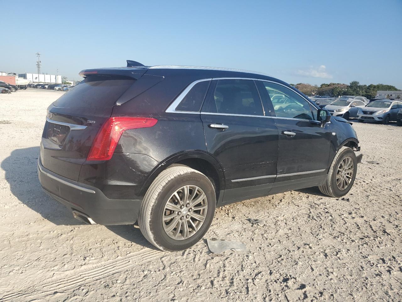 Photo 2 VIN: 1GYKNCRSXJZ109556 - CADILLAC XT5 