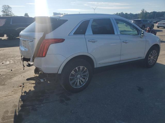 Photo 2 VIN: 1GYKNCRSXJZ190297 - CADILLAC XT5 LUXURY 