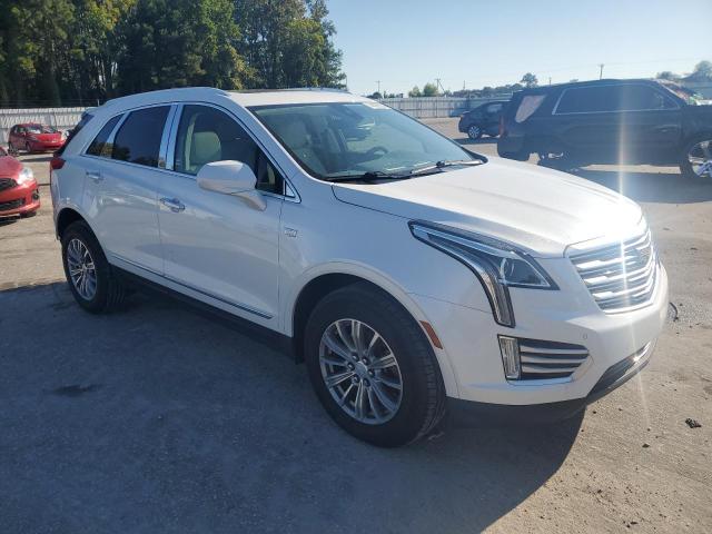 Photo 3 VIN: 1GYKNCRSXJZ190297 - CADILLAC XT5 LUXURY 