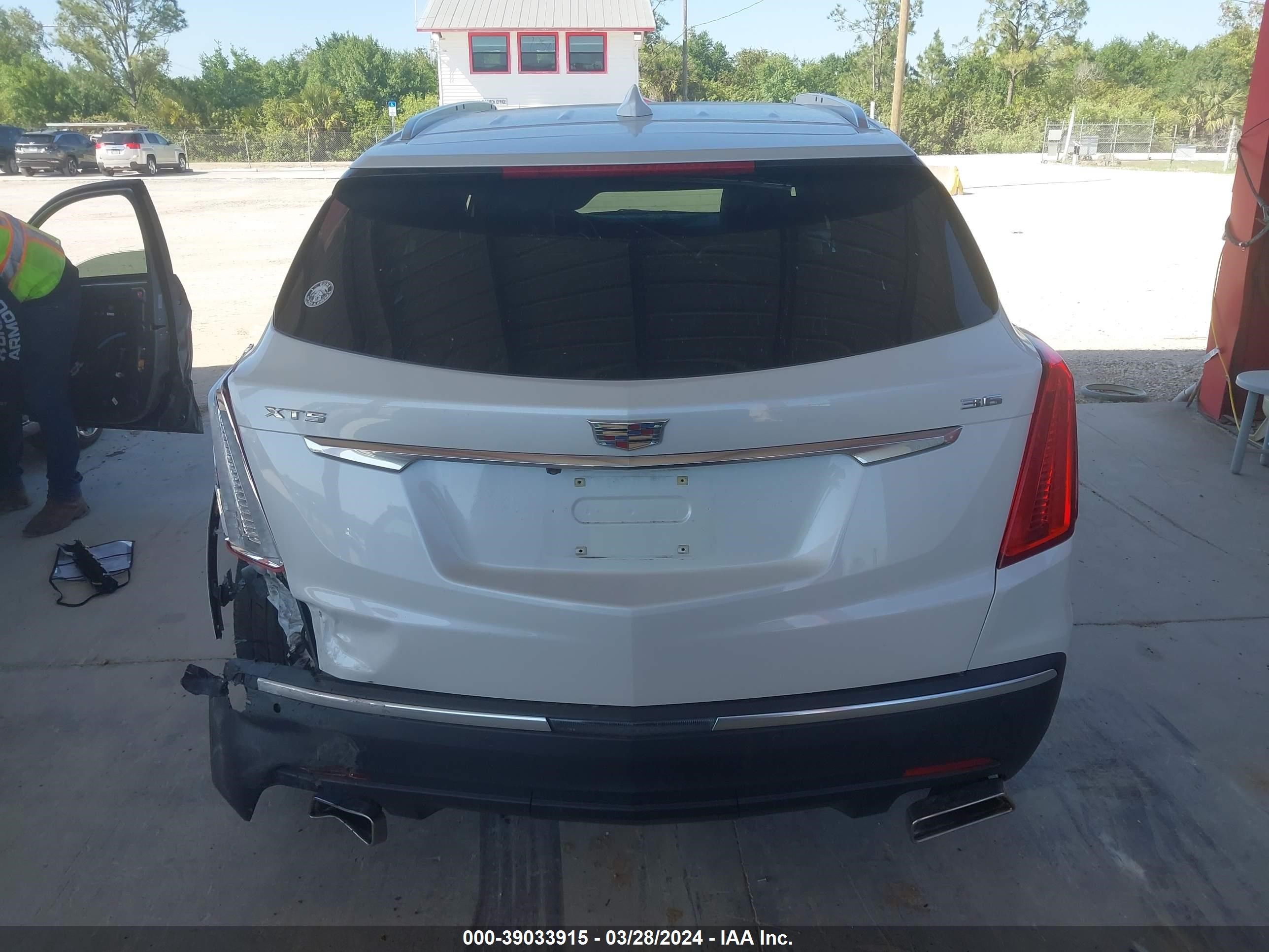 Photo 15 VIN: 1GYKNCRSXJZ201010 - CADILLAC XT5 