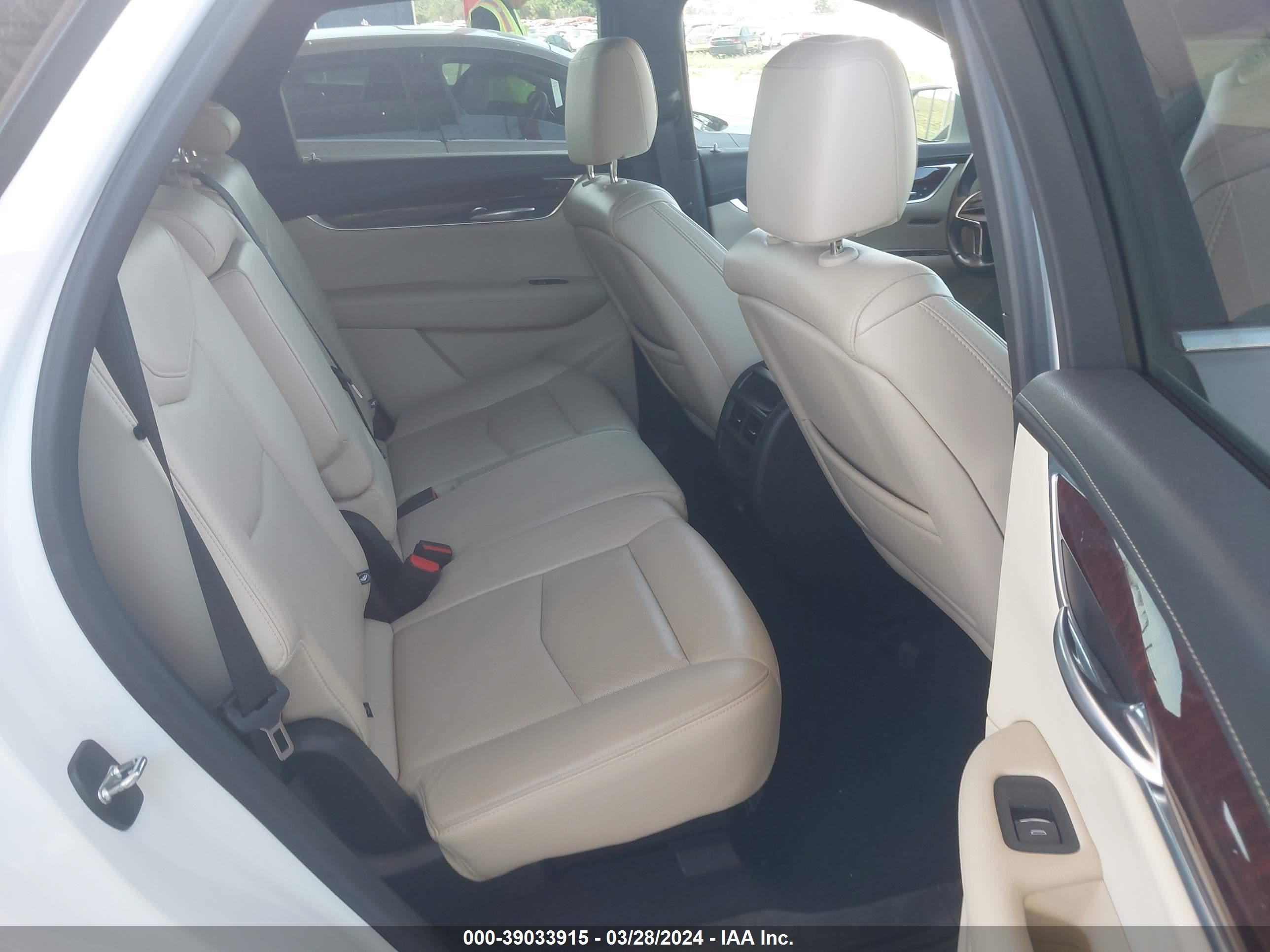 Photo 7 VIN: 1GYKNCRSXJZ201010 - CADILLAC XT5 