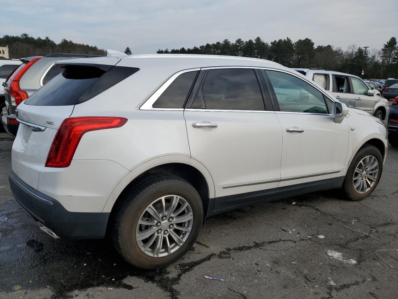 Photo 2 VIN: 1GYKNDRS4HZ249747 - CADILLAC XT5 