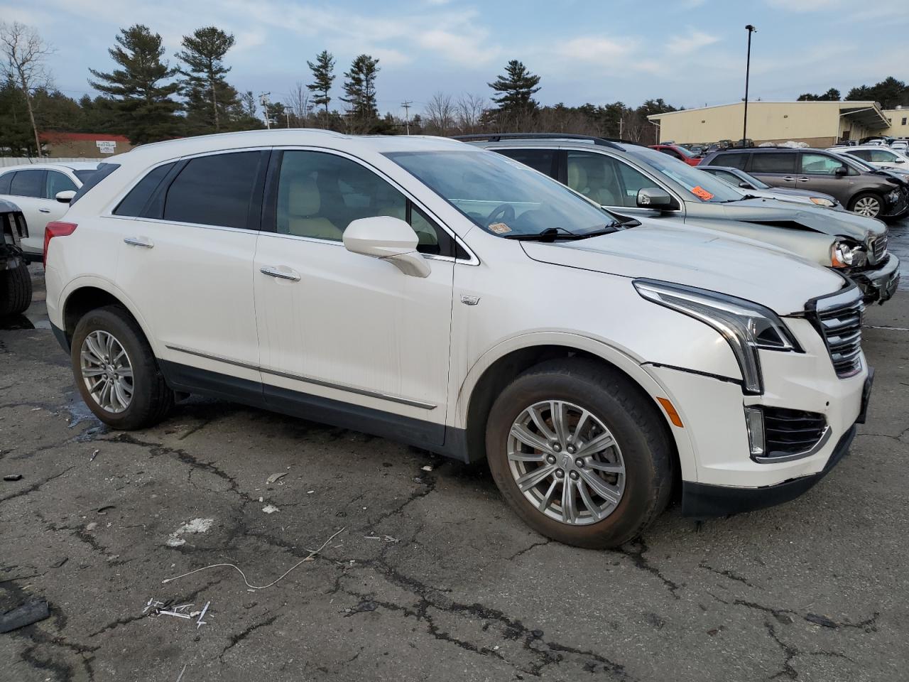 Photo 3 VIN: 1GYKNDRS4HZ249747 - CADILLAC XT5 