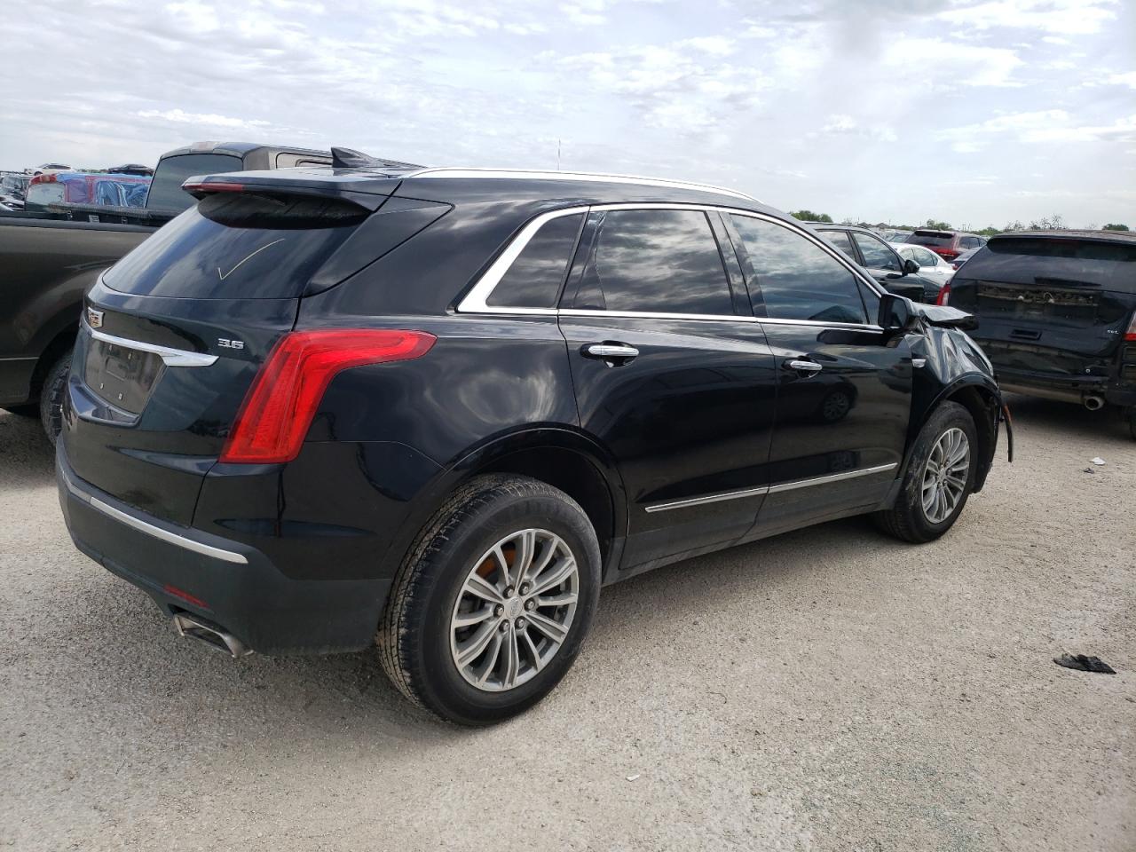 Photo 2 VIN: 1GYKNDRS6JZ111469 - CADILLAC XT5 