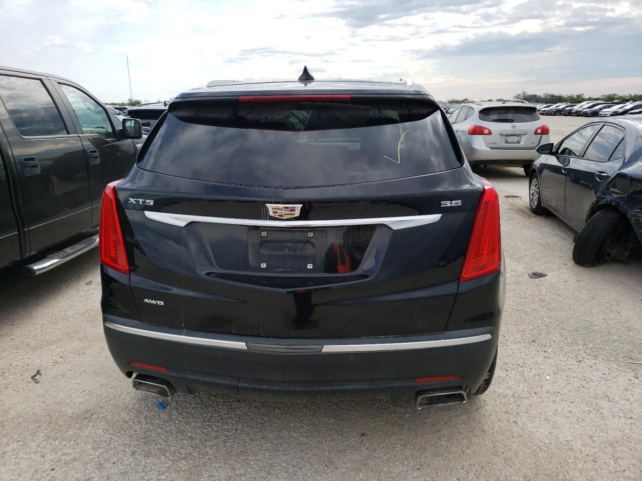 Photo 5 VIN: 1GYKNDRS6JZ111469 - CADILLAC XT5 