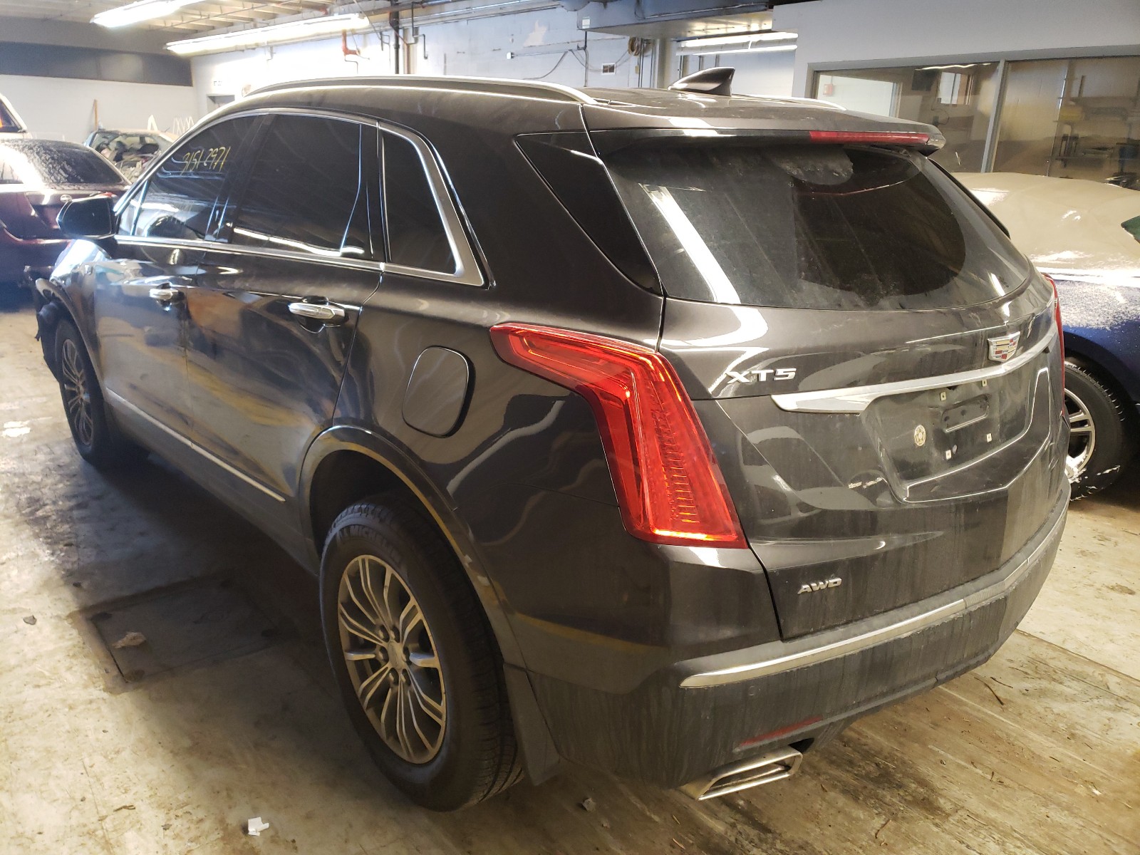 Photo 2 VIN: 1GYKNDRS8KZ108154 - CADILLAC XT5 LUXURY 