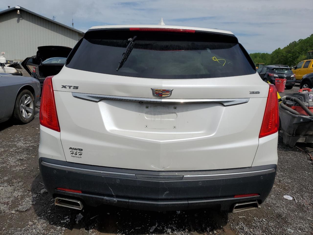 Photo 5 VIN: 1GYKNDRSXJZ139940 - CADILLAC XT5 