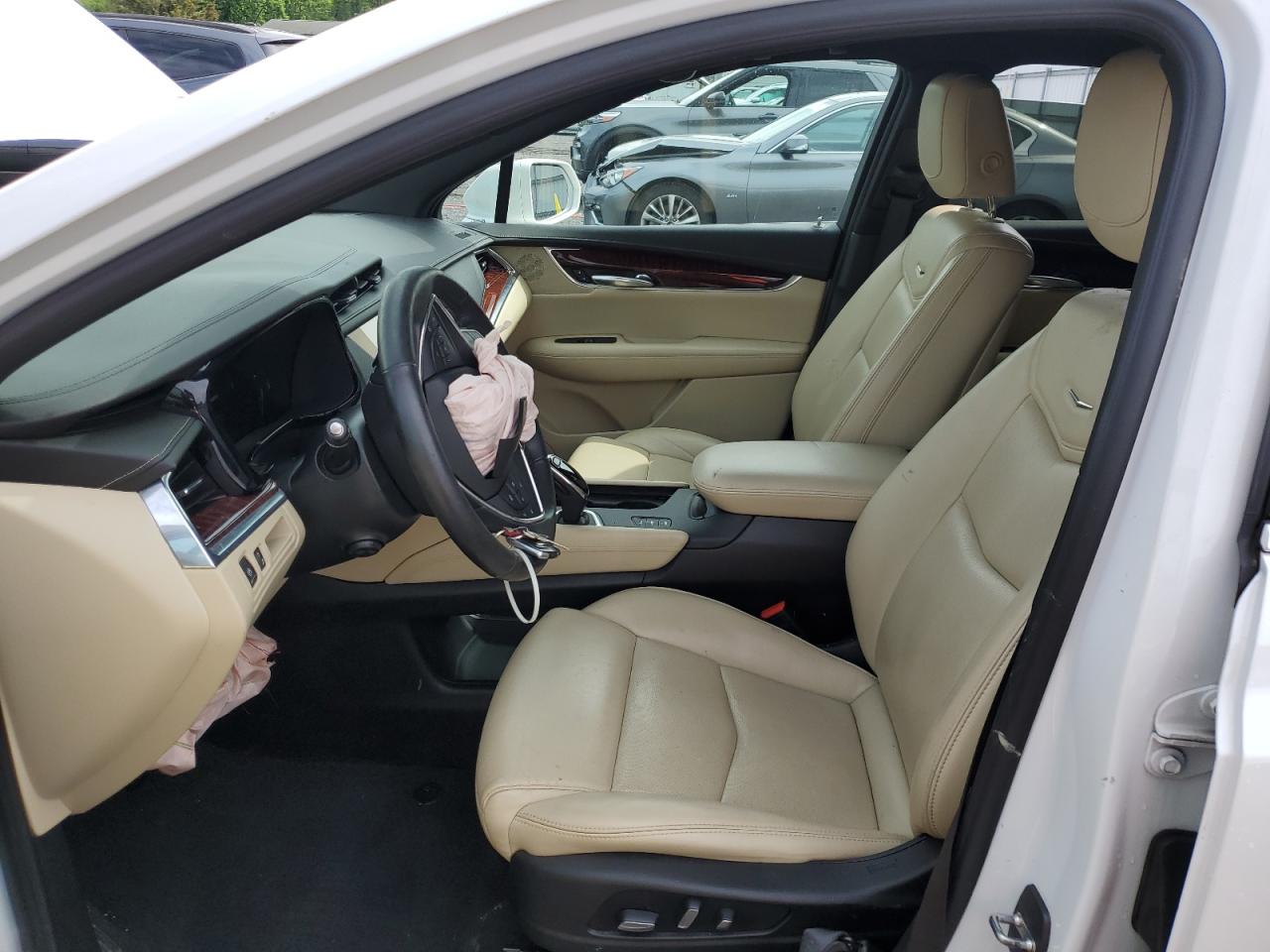 Photo 6 VIN: 1GYKNDRSXJZ139940 - CADILLAC XT5 