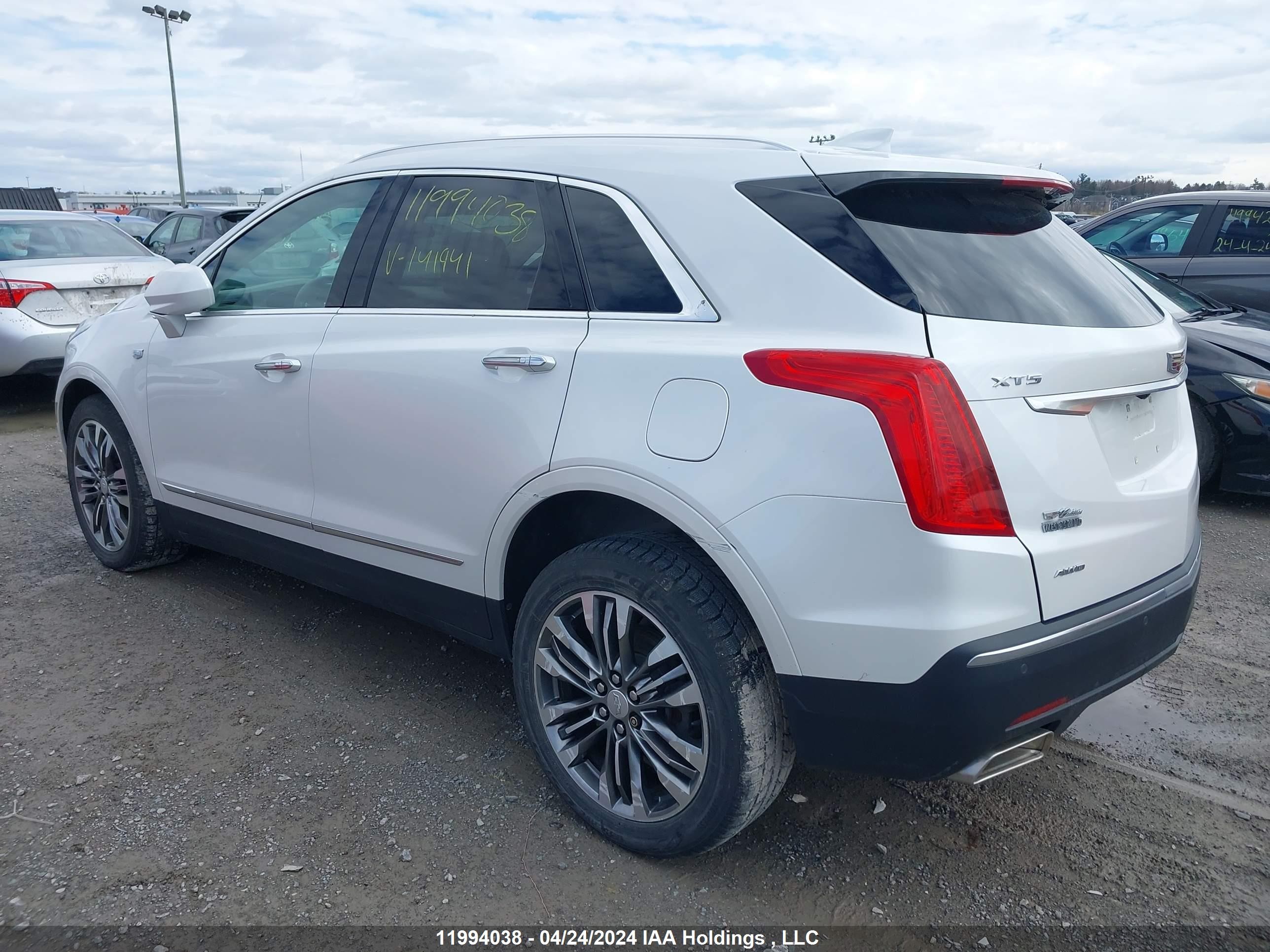 Photo 2 VIN: 1GYKNERS0HZ141941 - CADILLAC XT5 