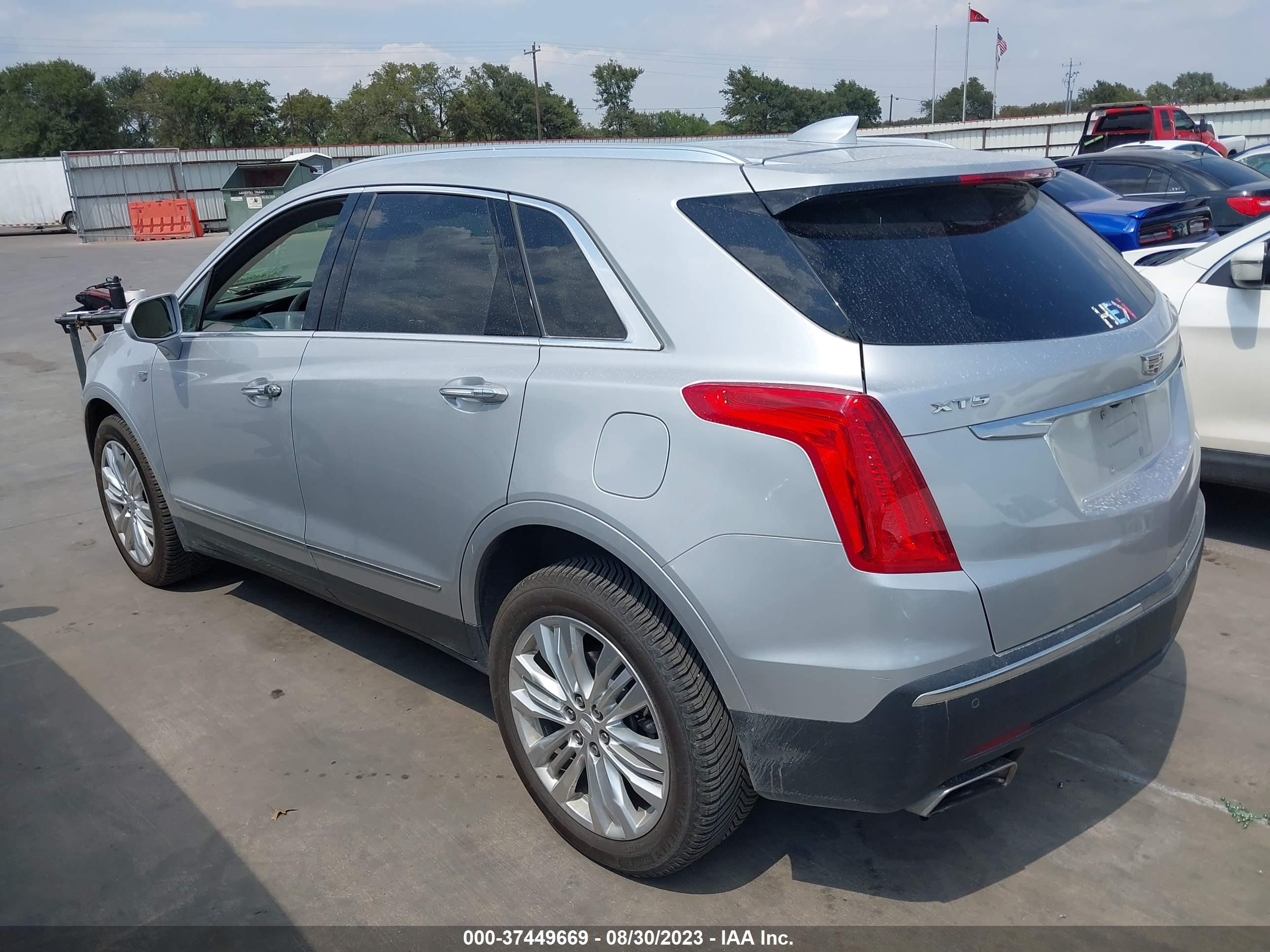 Photo 2 VIN: 1GYKNERS8KZ236688 - CADILLAC XT5 