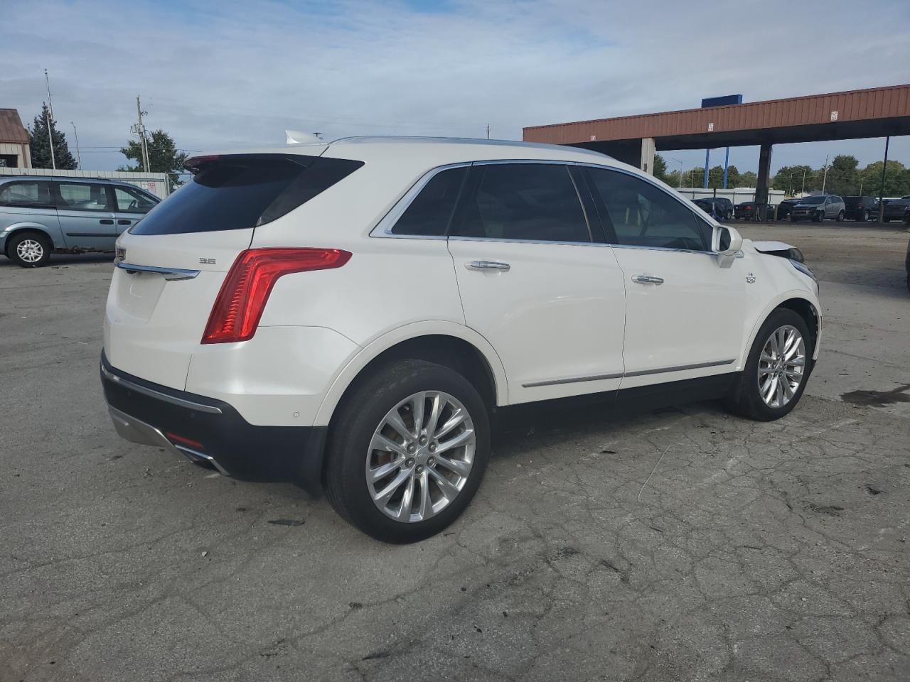 Photo 2 VIN: 1GYKNFRS1HZ159578 - CADILLAC XT5 