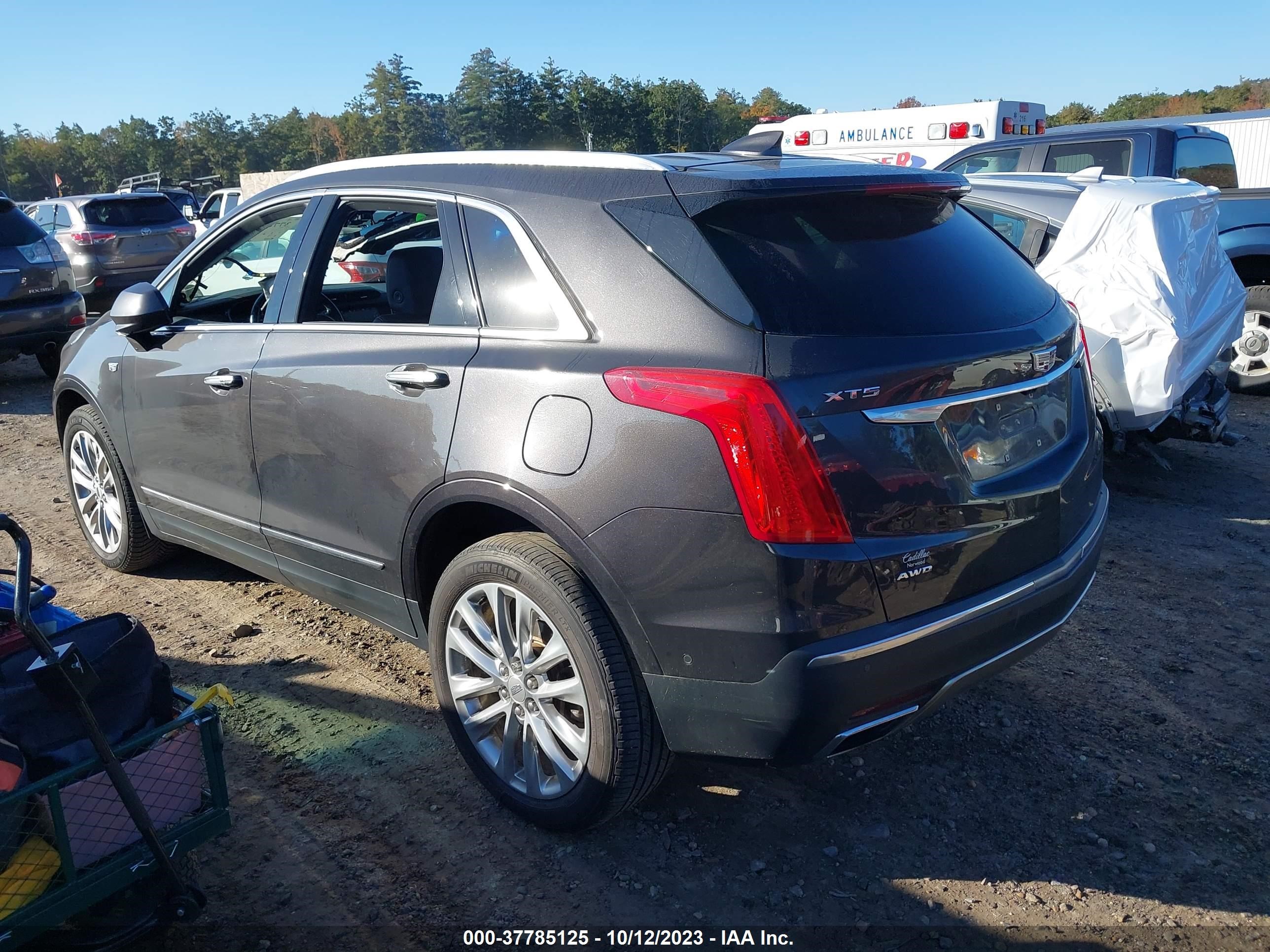 Photo 2 VIN: 1GYKNFRS1HZ226342 - CADILLAC XT5 