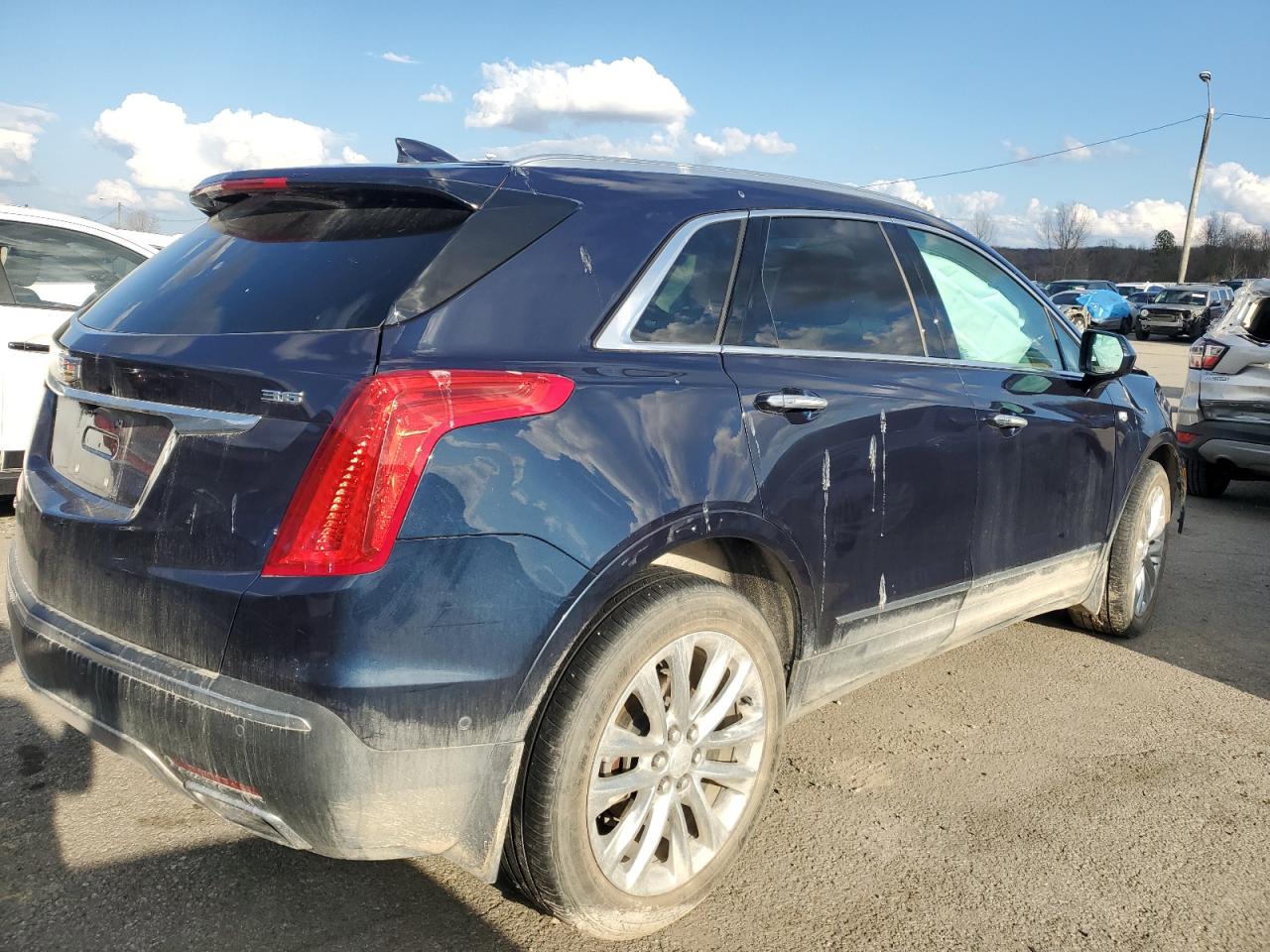 Photo 2 VIN: 1GYKNFRS4HZ139230 - CADILLAC XT5 