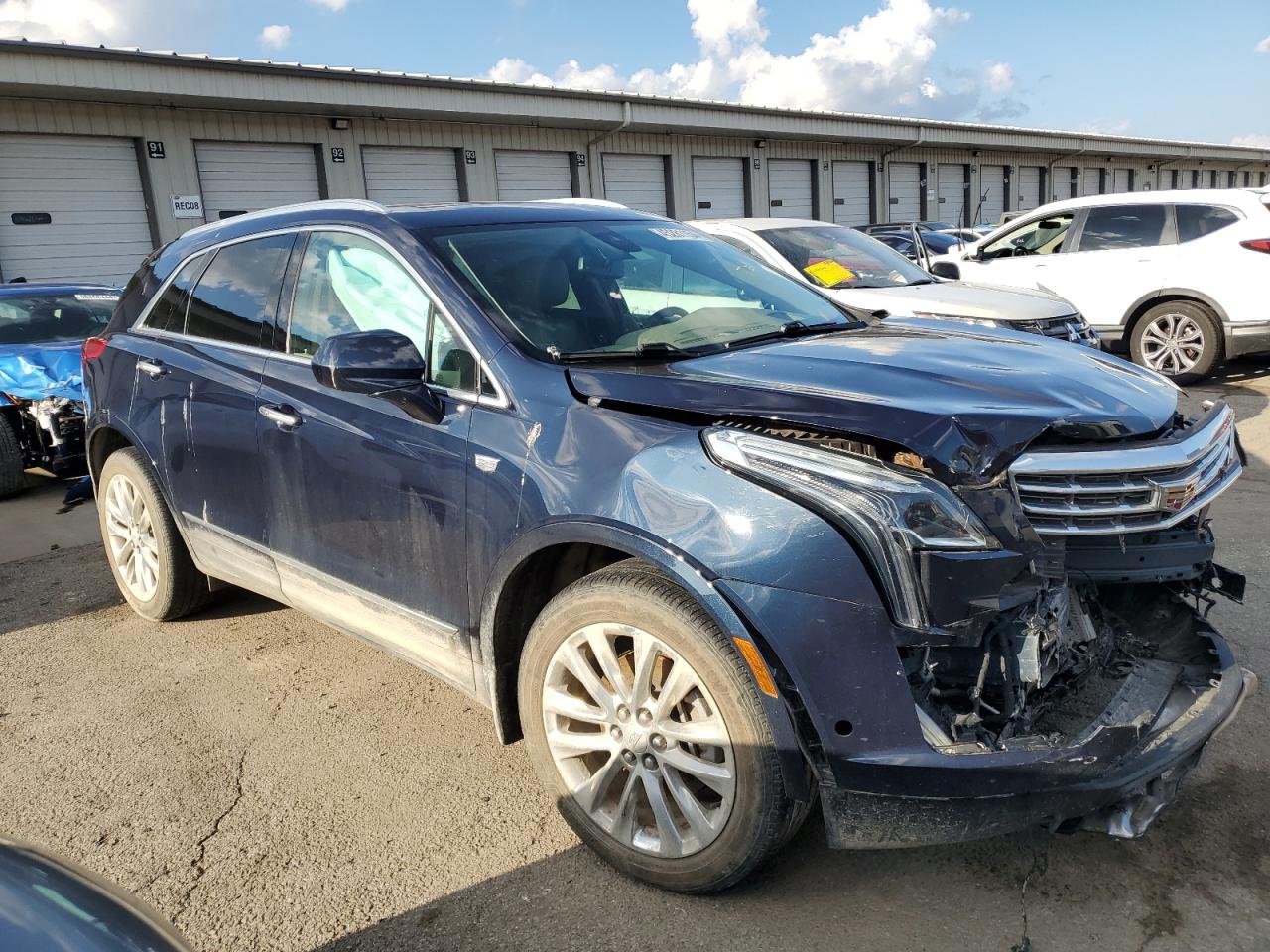 Photo 3 VIN: 1GYKNFRS4HZ139230 - CADILLAC XT5 