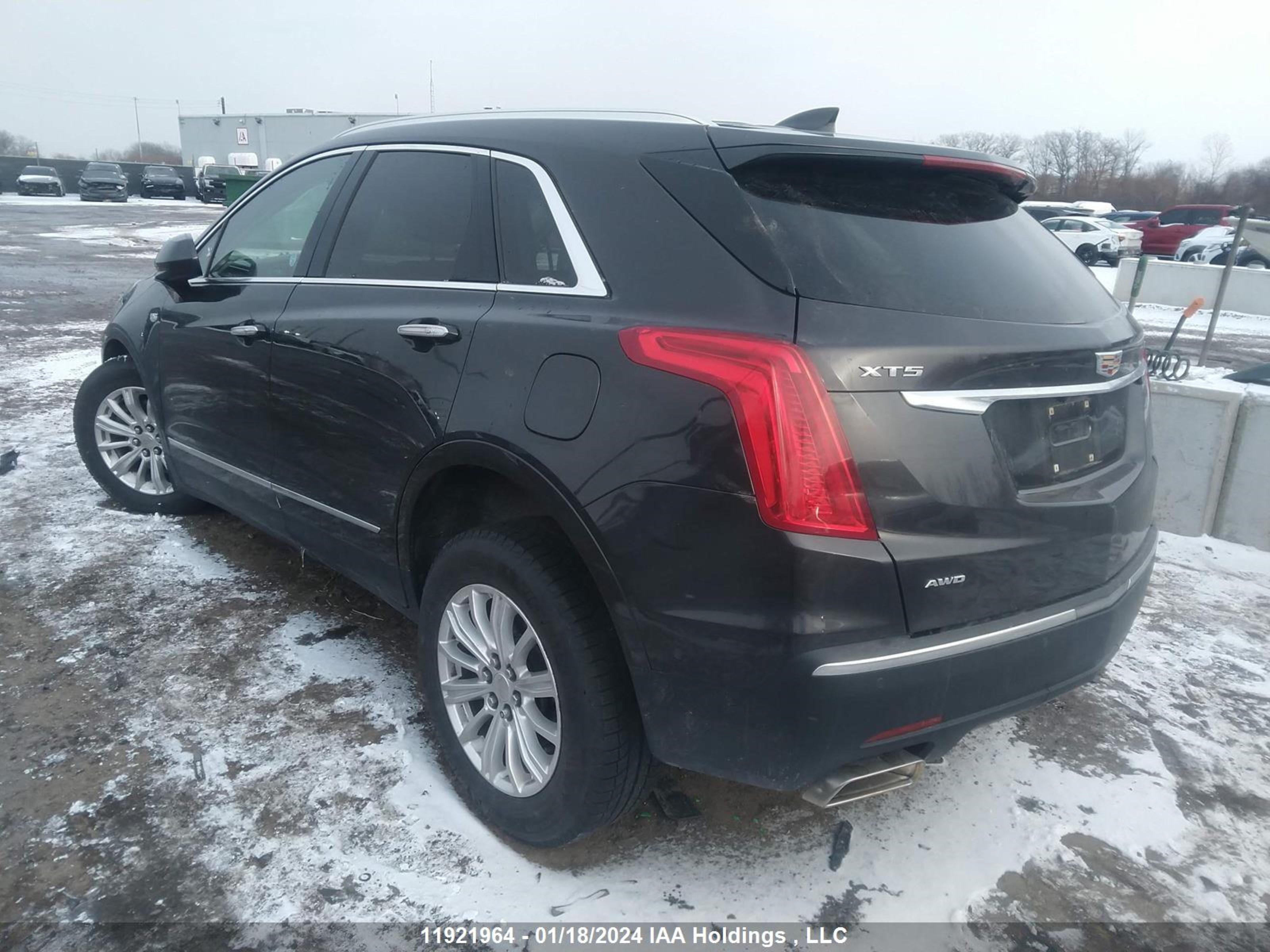 Photo 2 VIN: 1GYKNFRS4JZ177448 - CADILLAC XT5 