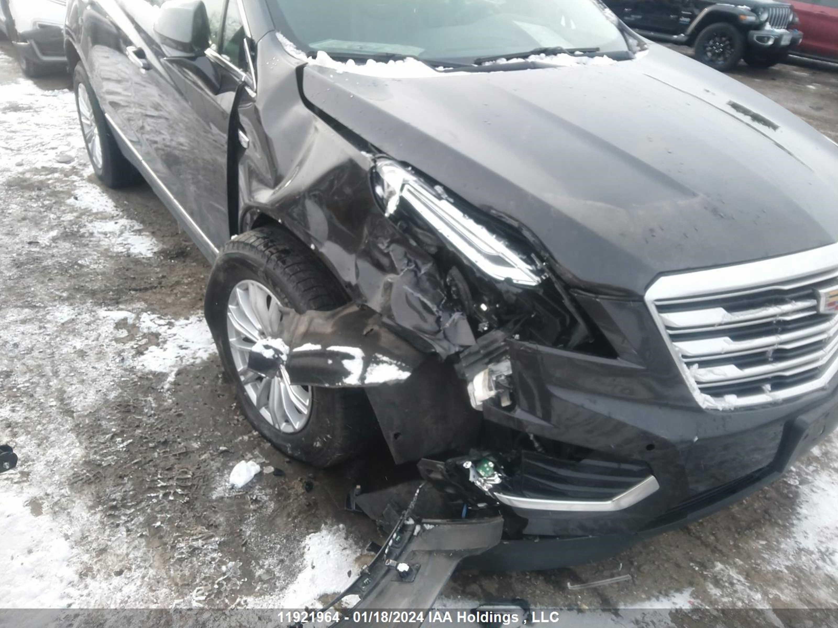 Photo 5 VIN: 1GYKNFRS4JZ177448 - CADILLAC XT5 