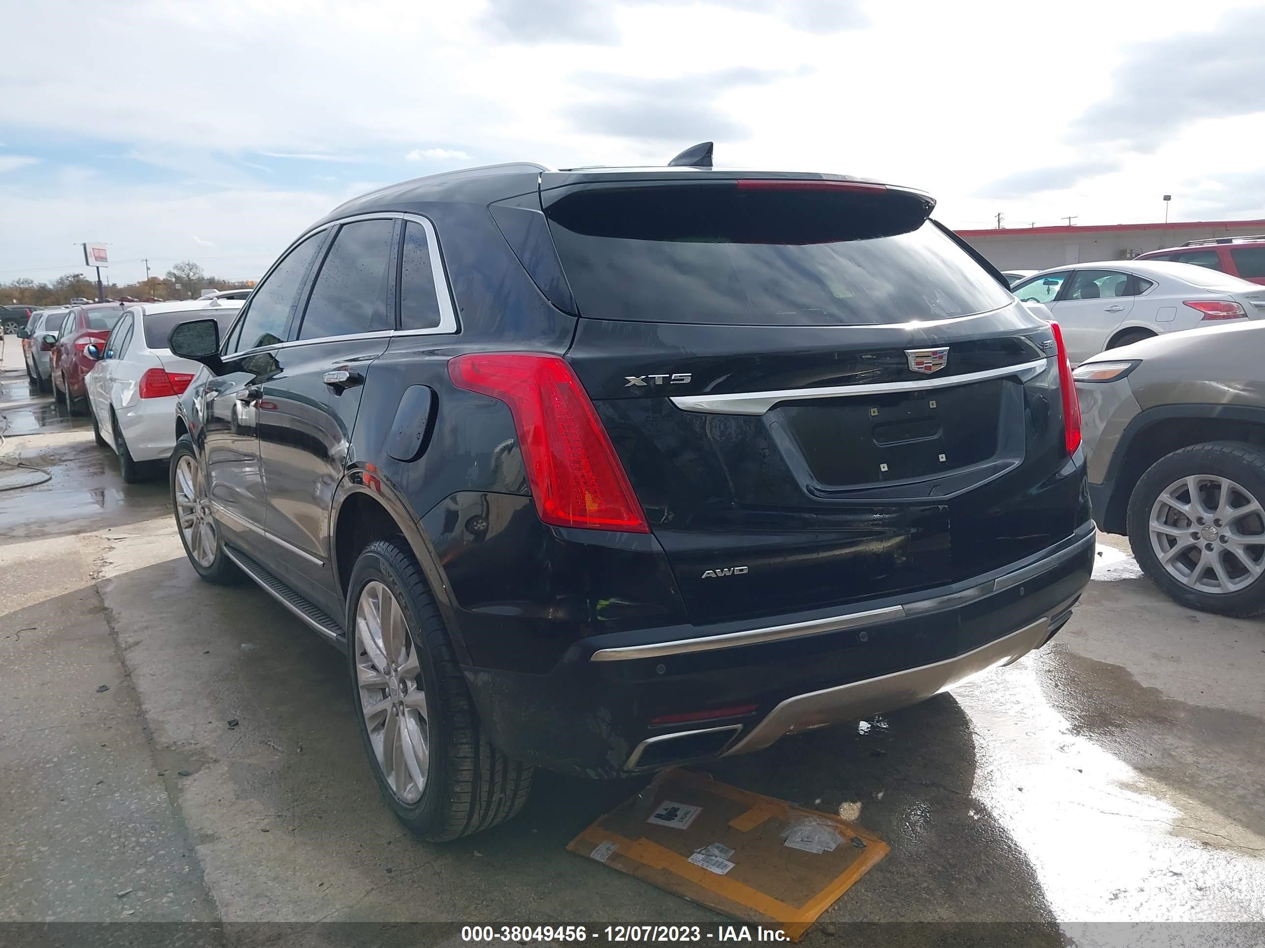 Photo 2 VIN: 1GYKNFRS9HZ110600 - CADILLAC XT5 