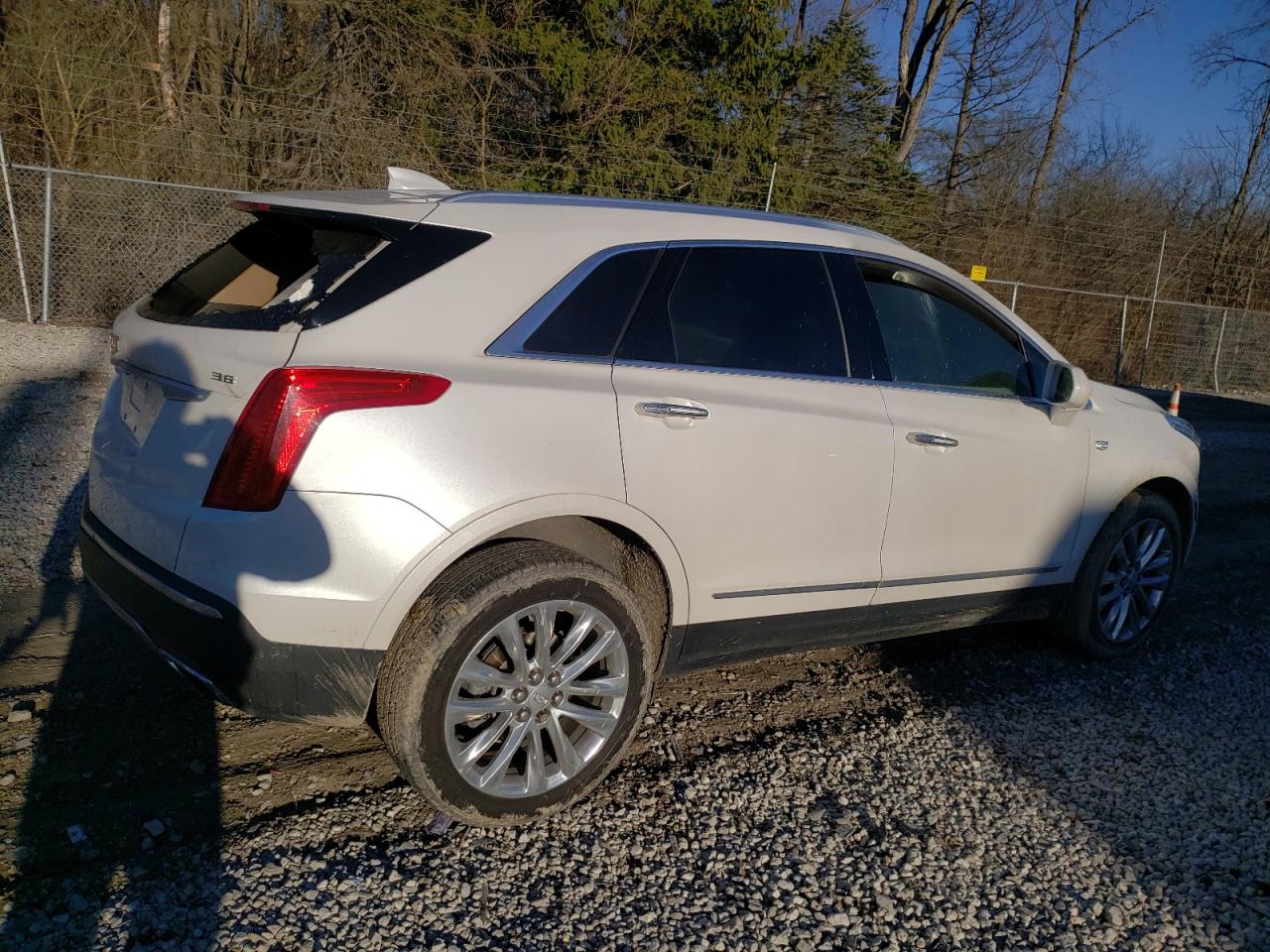 Photo 2 VIN: 1GYKNFRSXHZ138471 - CADILLAC XT5 