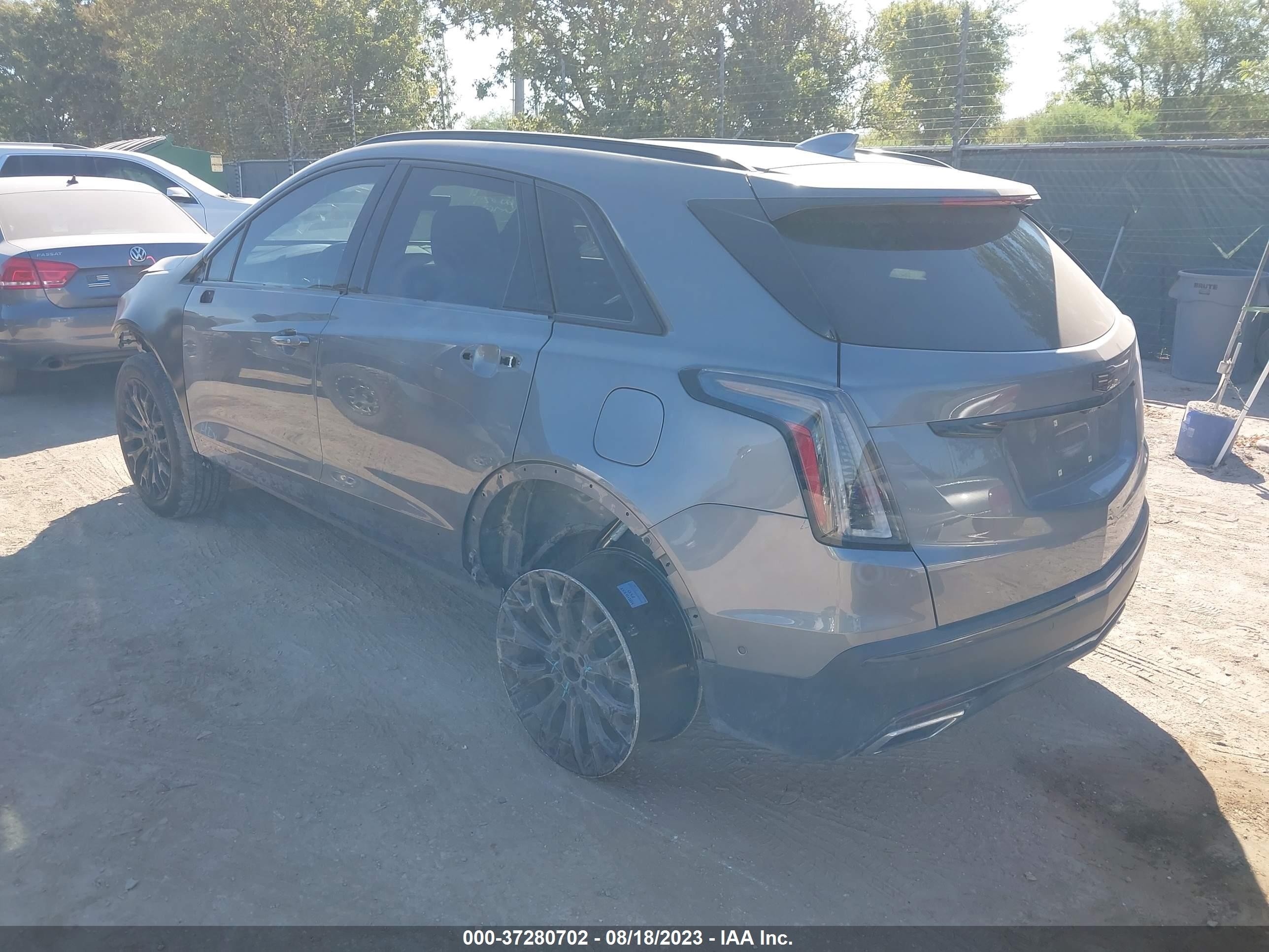 Photo 2 VIN: 1GYKNGRS3LZ130629 - CADILLAC XT5 