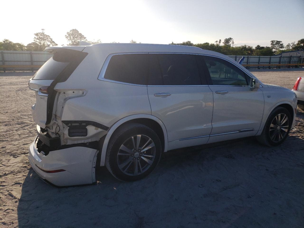 Photo 2 VIN: 1GYKPCRS1LZ192159 - CADILLAC XT6 