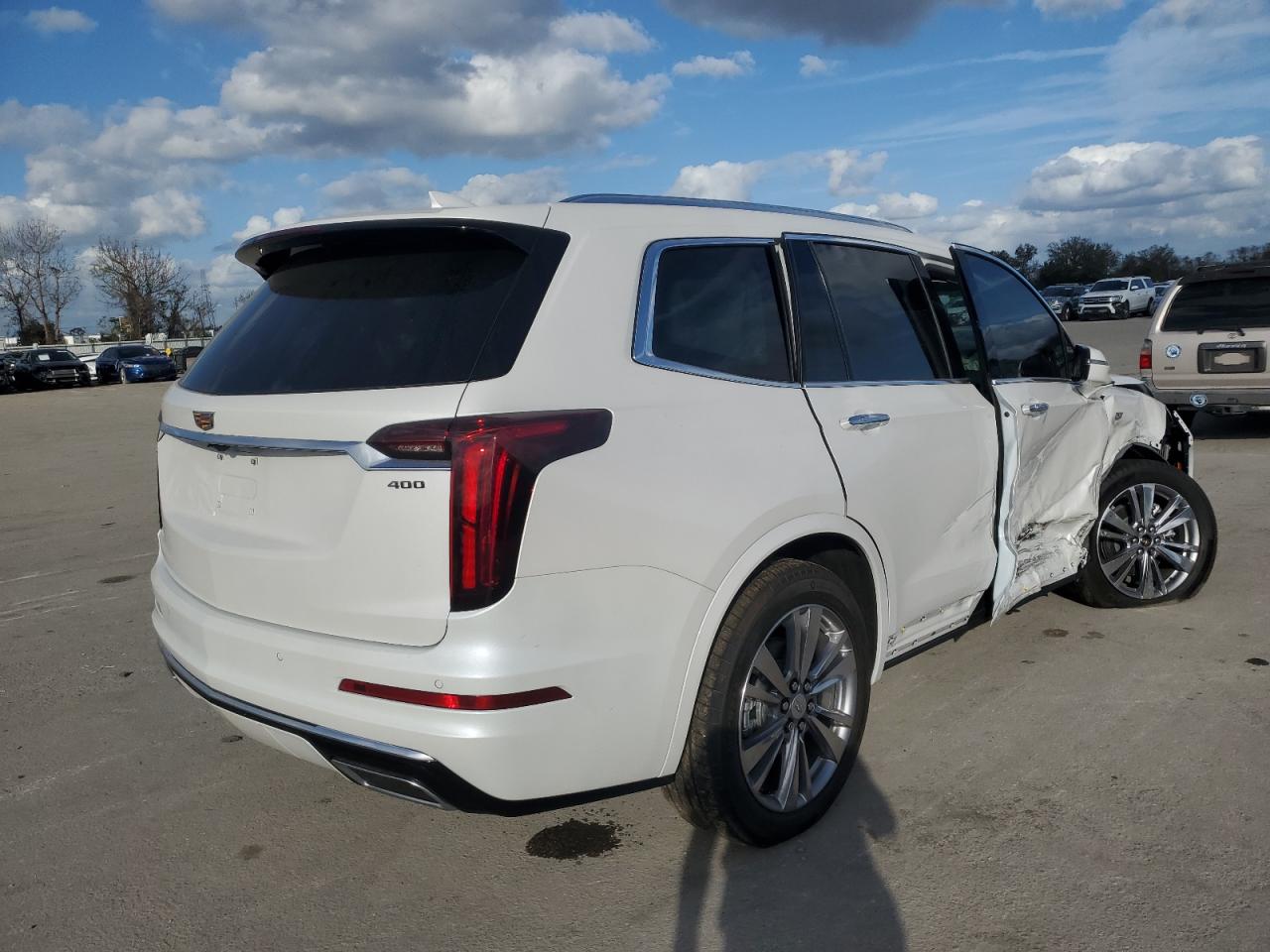 Photo 2 VIN: 1GYKPCRS1RZ700963 - CADILLAC XT6 