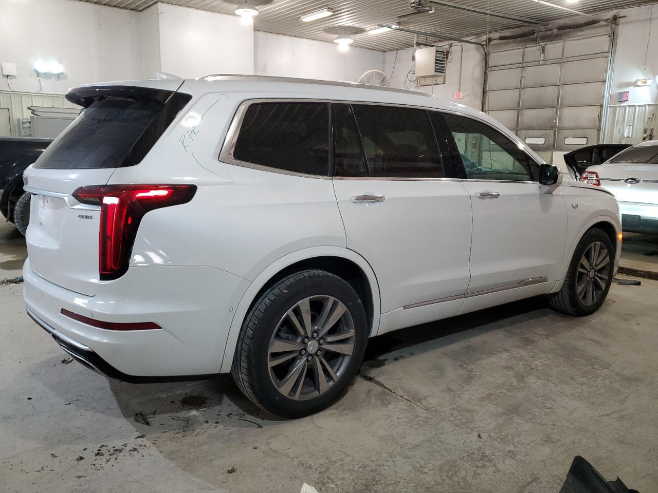 Photo 2 VIN: 1GYKPCRS4MZ153244 - CADILLAC XT6 