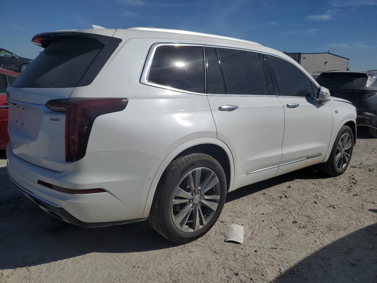 Photo 2 VIN: 1GYKPCRS9NZ128941 - CADILLAC XT6 