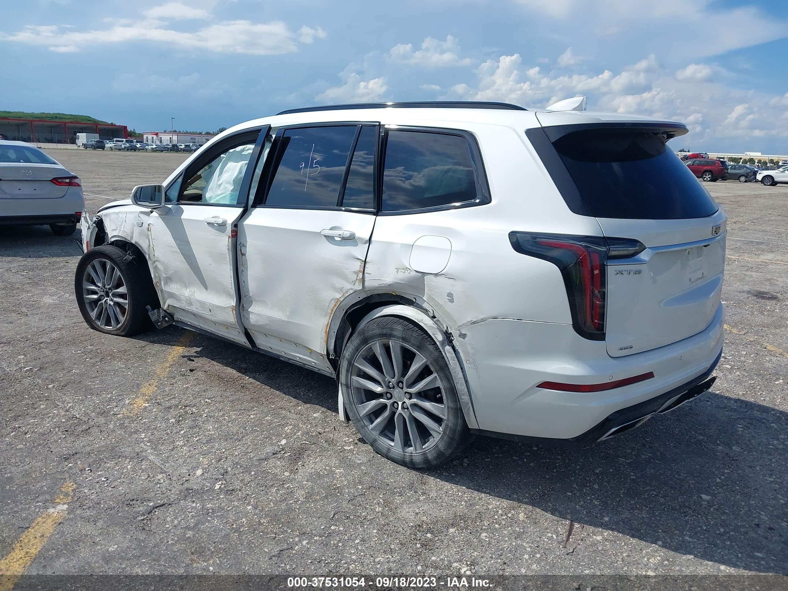 Photo 2 VIN: 1GYKPHRSXLZ106103 - CADILLAC XT6 