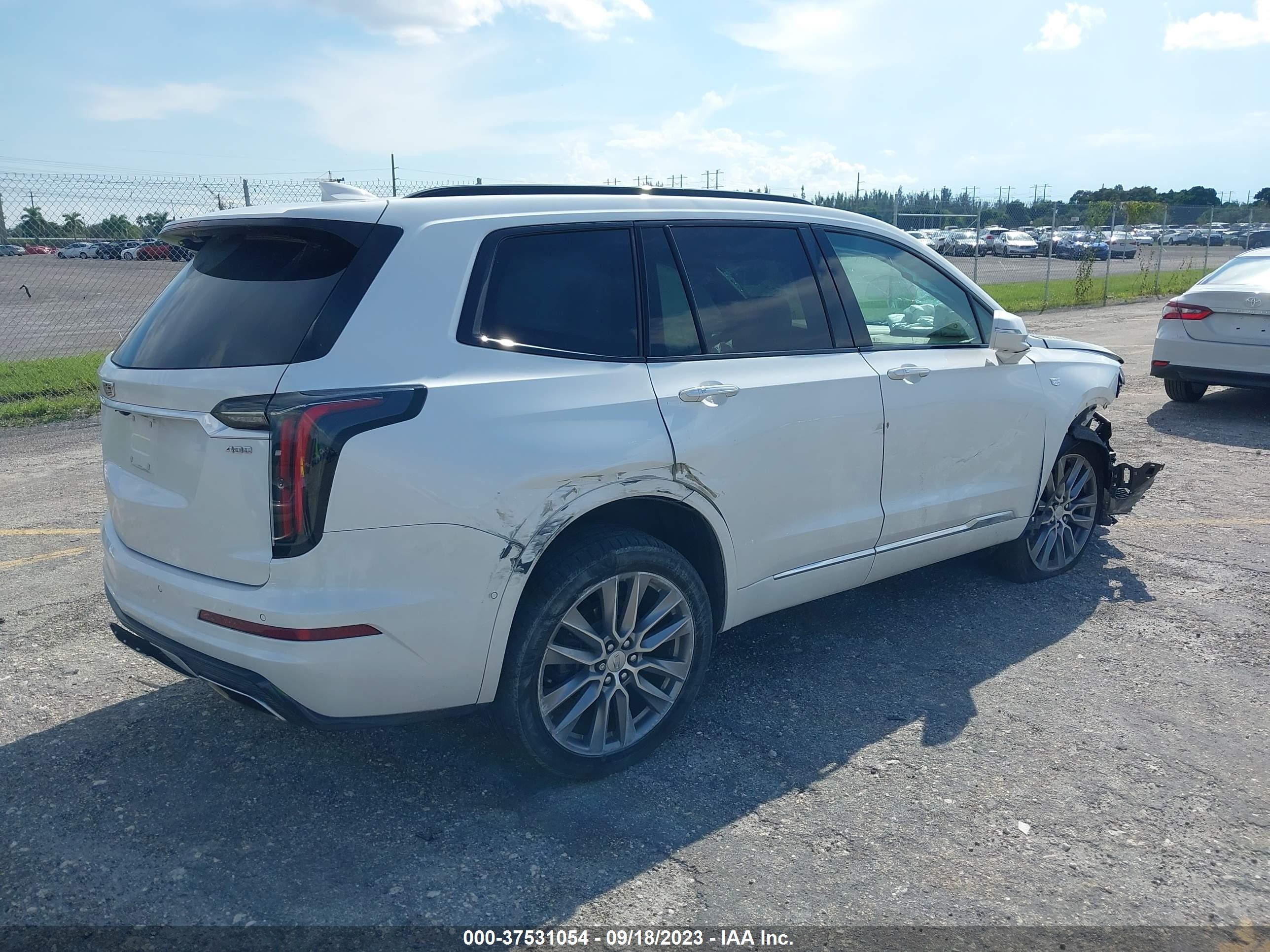 Photo 3 VIN: 1GYKPHRSXLZ106103 - CADILLAC XT6 