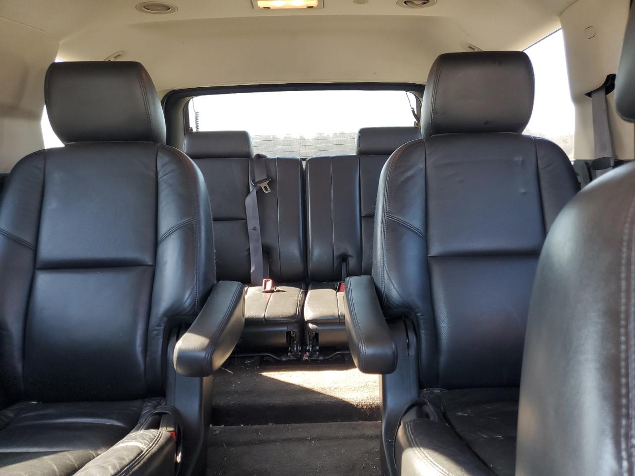 Photo 9 VIN: 1GYS3AEF6BR186557 - CADILLAC ESCALADE 