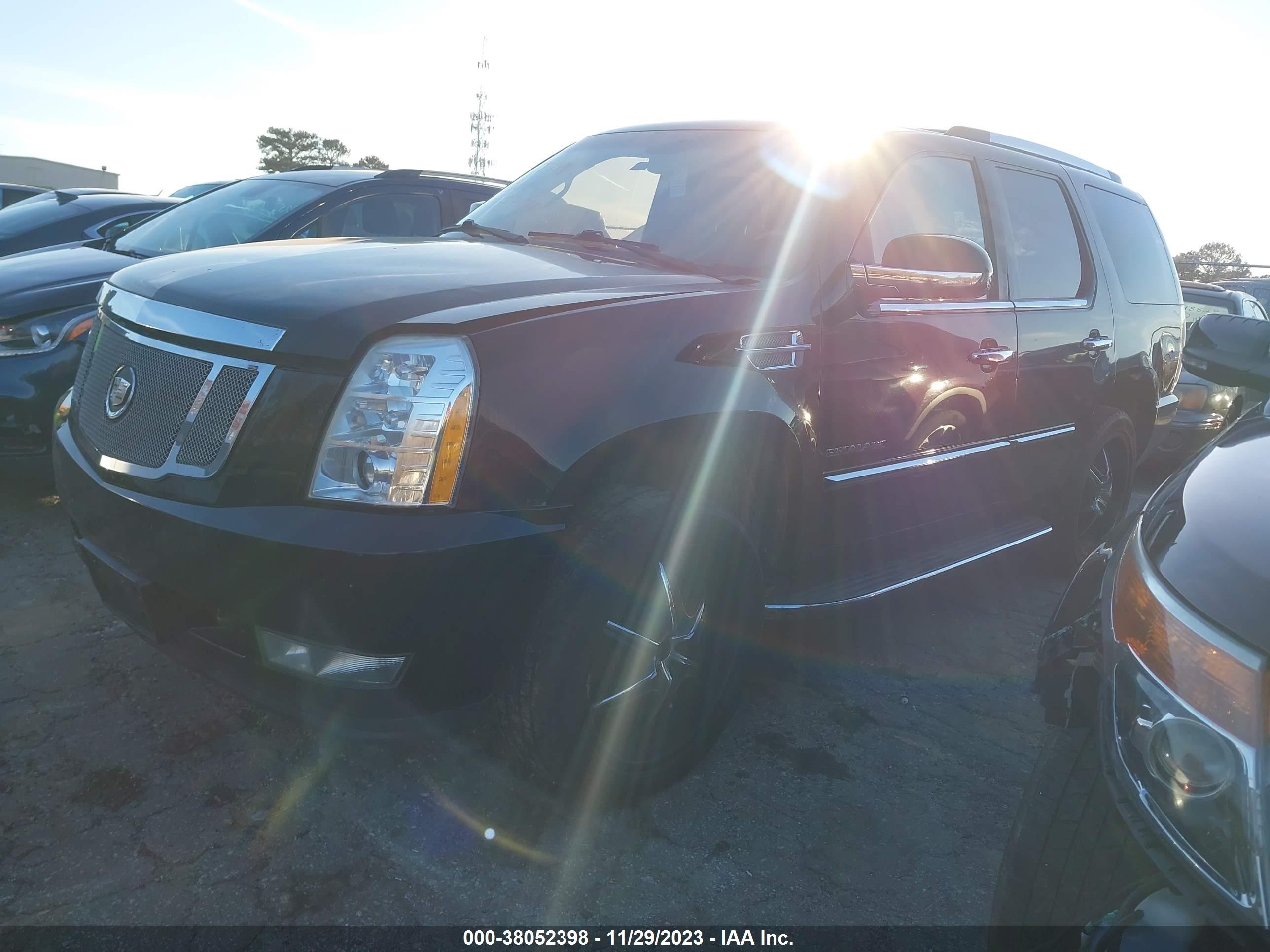 Photo 1 VIN: 1GYS3BEF0CR256206 - CADILLAC ESCALADE 