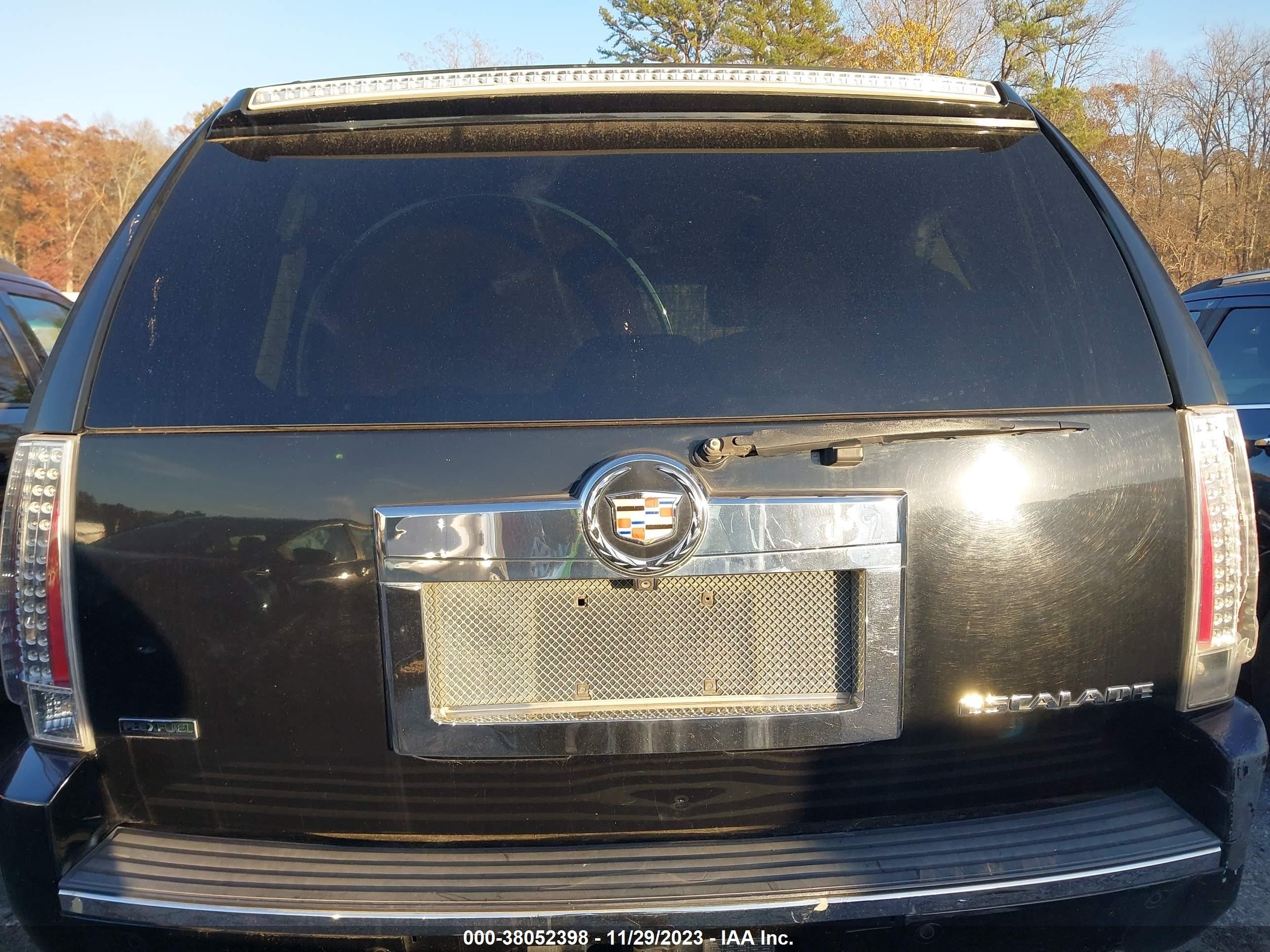 Photo 10 VIN: 1GYS3BEF0CR256206 - CADILLAC ESCALADE 