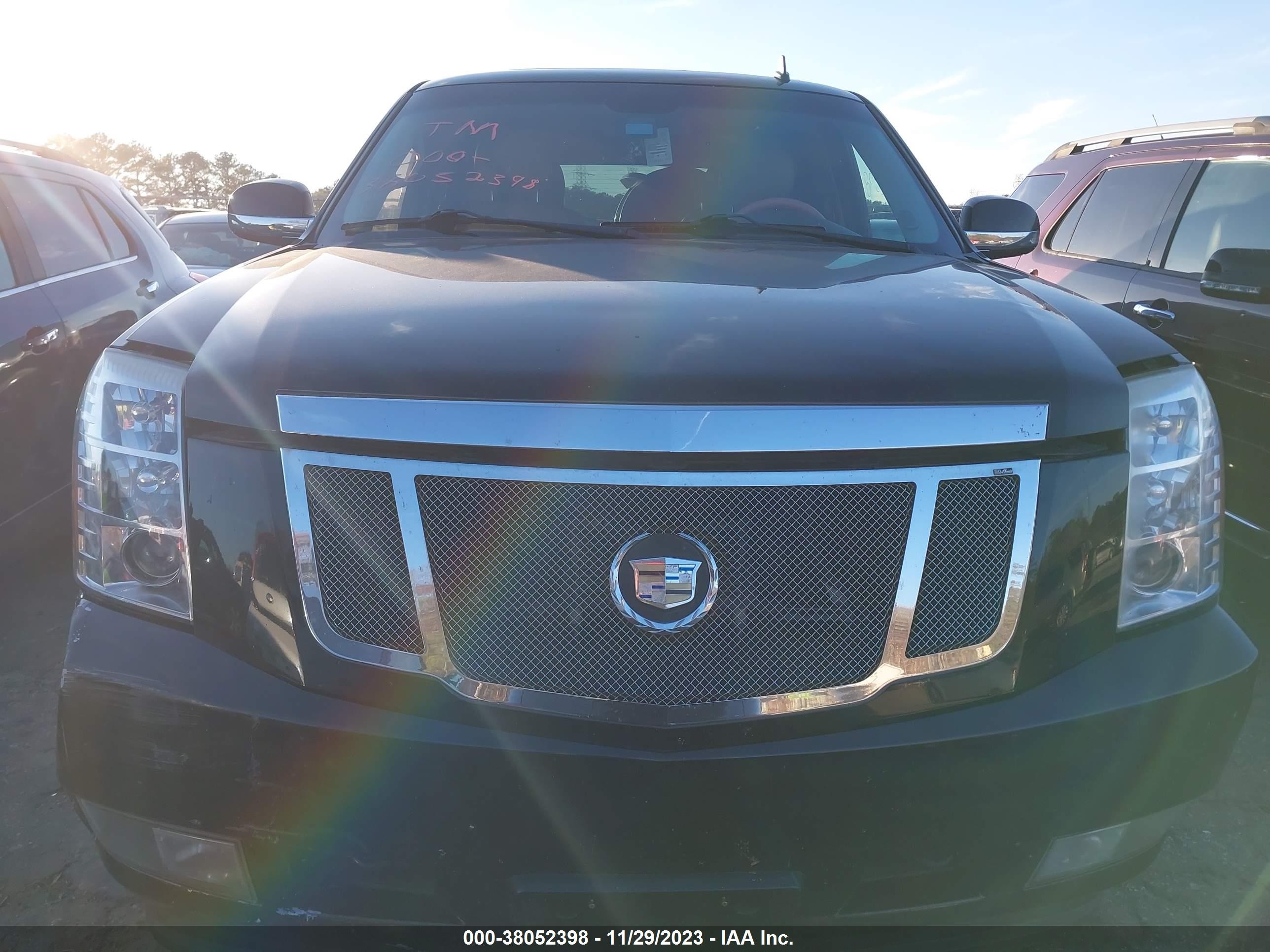 Photo 11 VIN: 1GYS3BEF0CR256206 - CADILLAC ESCALADE 