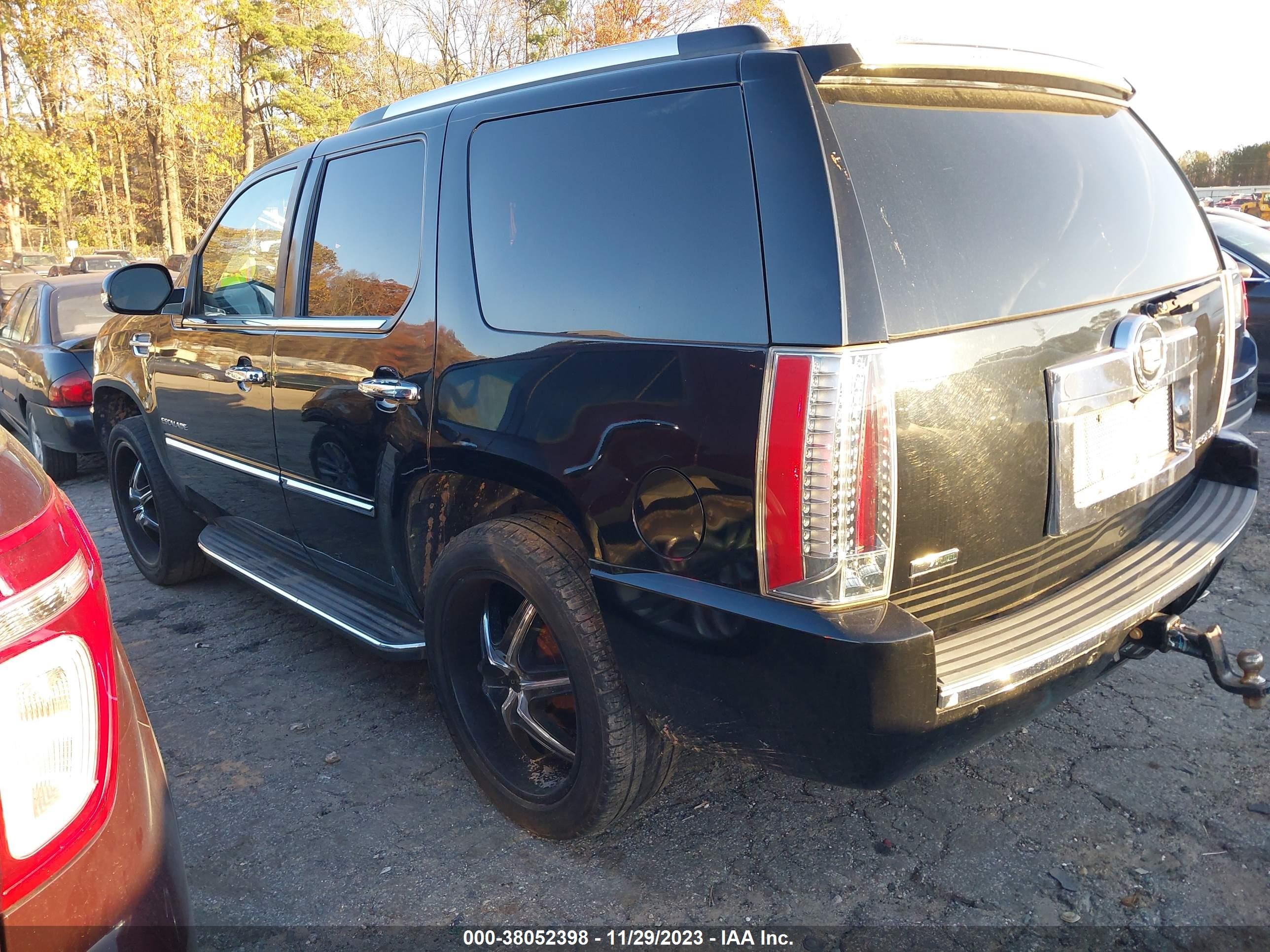 Photo 2 VIN: 1GYS3BEF0CR256206 - CADILLAC ESCALADE 