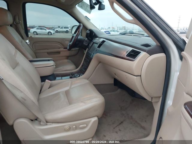 Photo 4 VIN: 1GYS3BEF2DR282940 - CADILLAC ESCALADE 