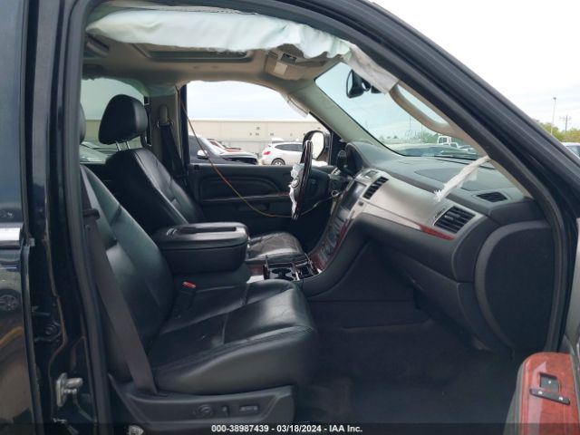 Photo 4 VIN: 1GYS3BEF7CR111809 - CADILLAC ESCALADE 