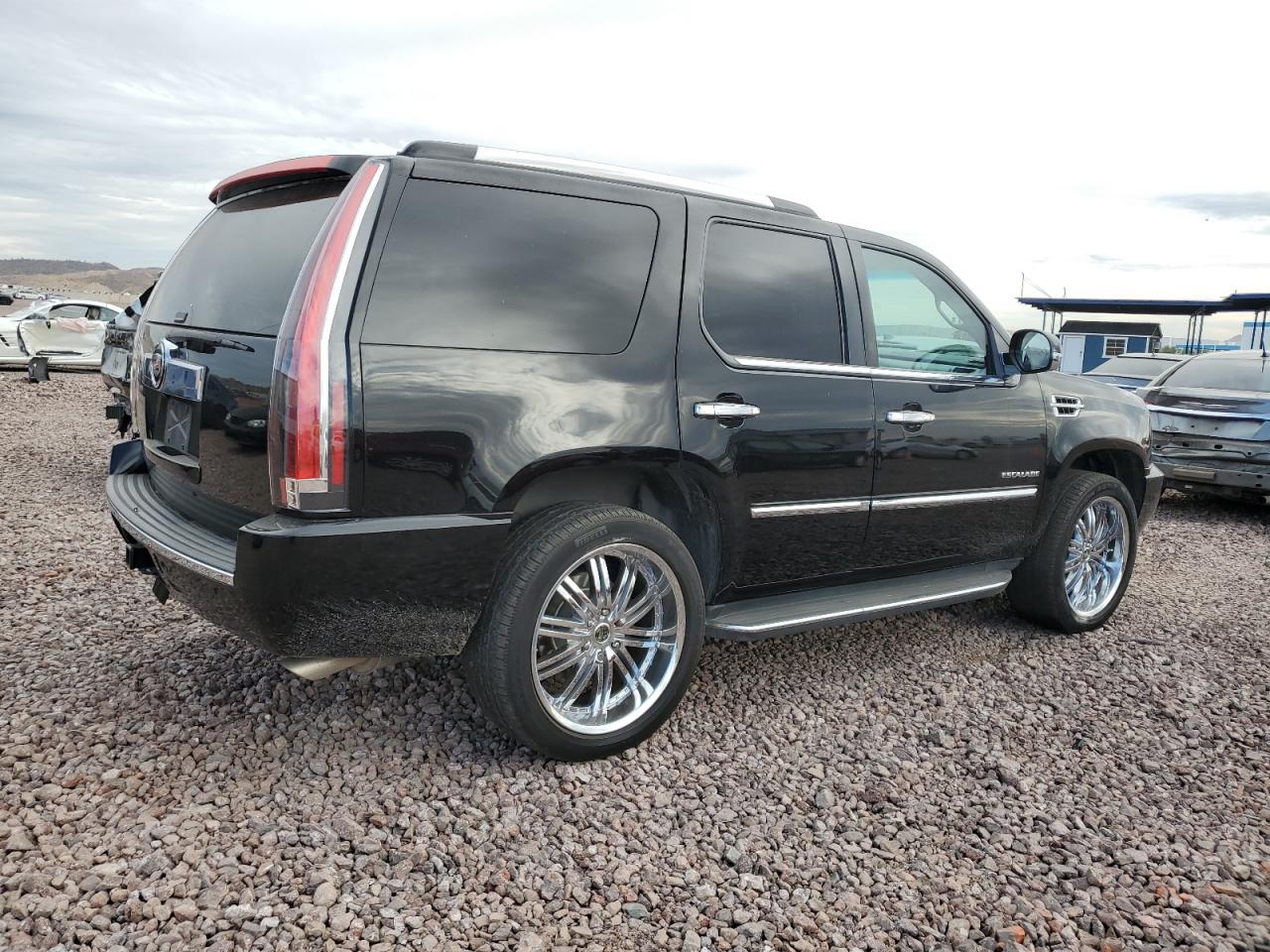 Photo 2 VIN: 1GYS3BEF8DR217008 - CADILLAC ESCALADE 