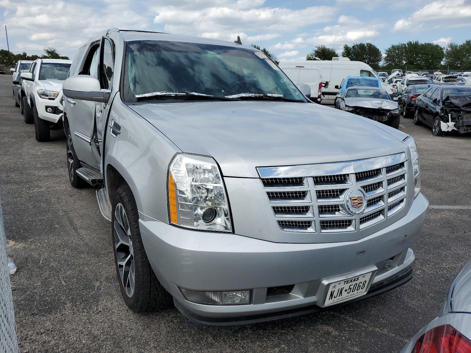 Photo 3 VIN: 1GYS3BEF8ER201540 - CADILLAC ESCALADE 4X2 