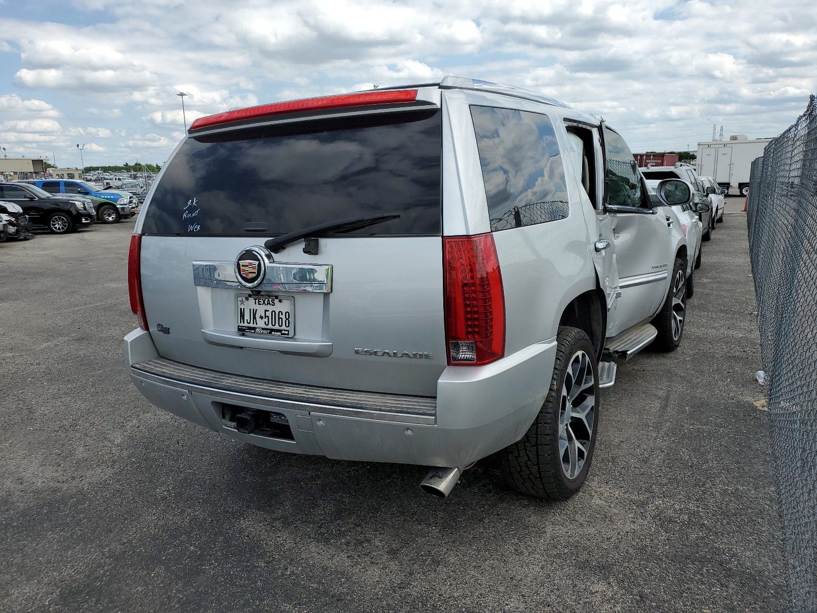 Photo 4 VIN: 1GYS3BEF8ER201540 - CADILLAC ESCALADE 4X2 