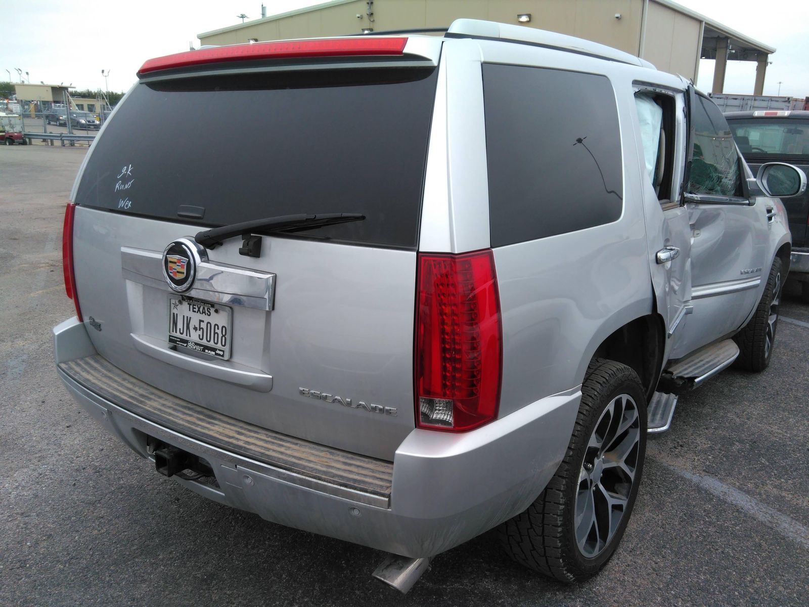 Photo 5 VIN: 1GYS3BEF8ER201540 - CADILLAC ESCALADE 4X2 