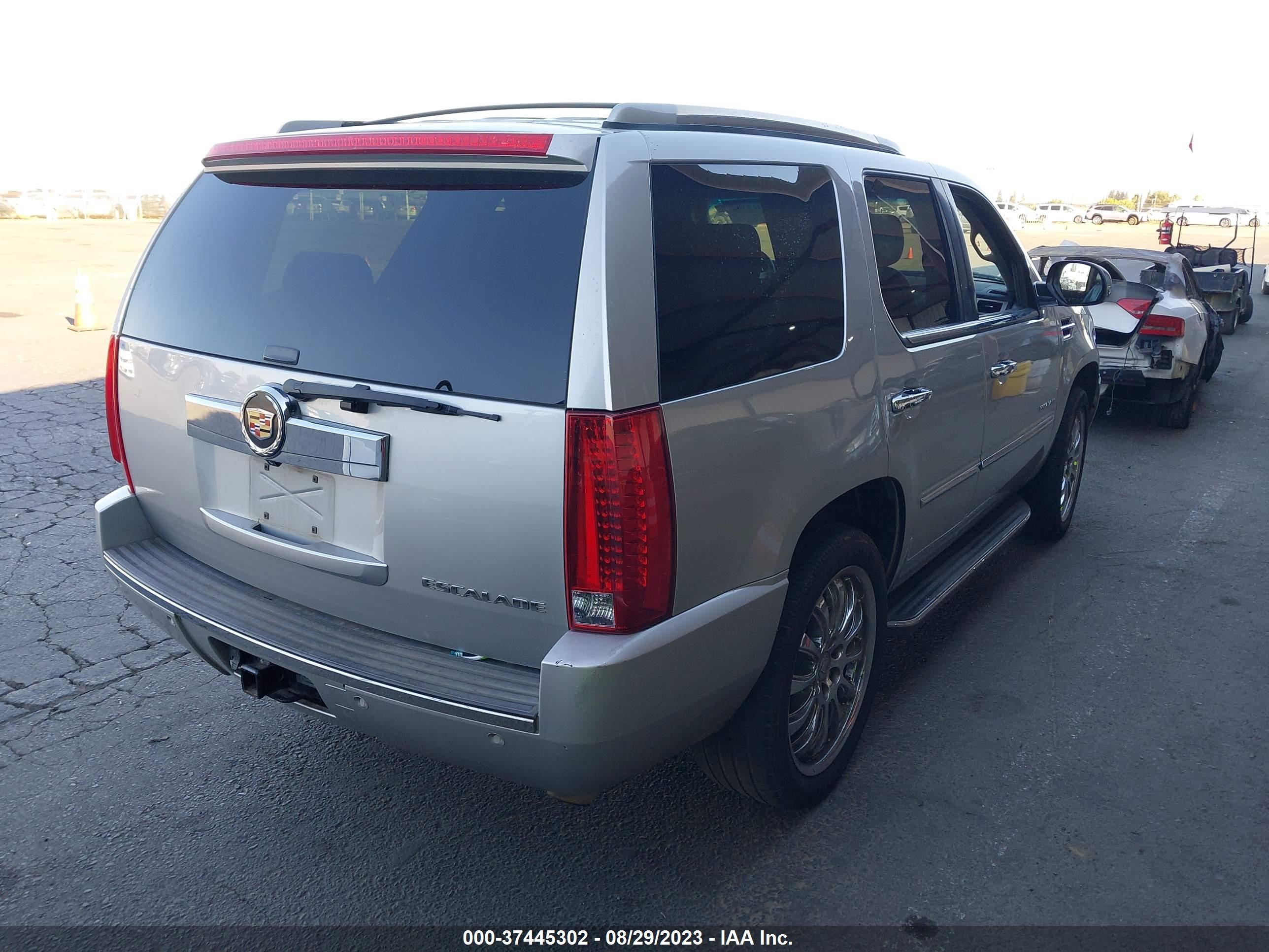 Photo 3 VIN: 1GYS3BEF9DR282997 - CADILLAC ESCALADE 