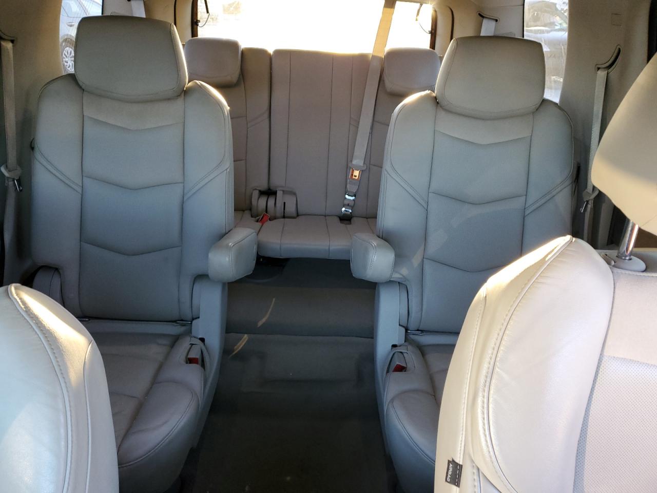 Photo 9 VIN: 1GYS3BKJ5GR377909 - CADILLAC ESCALADE 