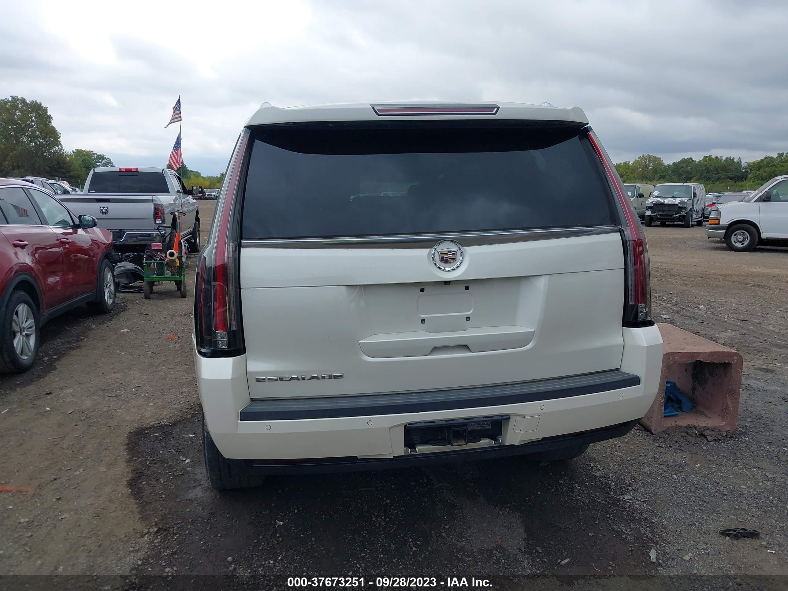 Photo 15 VIN: 1GYS3BKJ8FR285238 - CADILLAC ESCALADE 