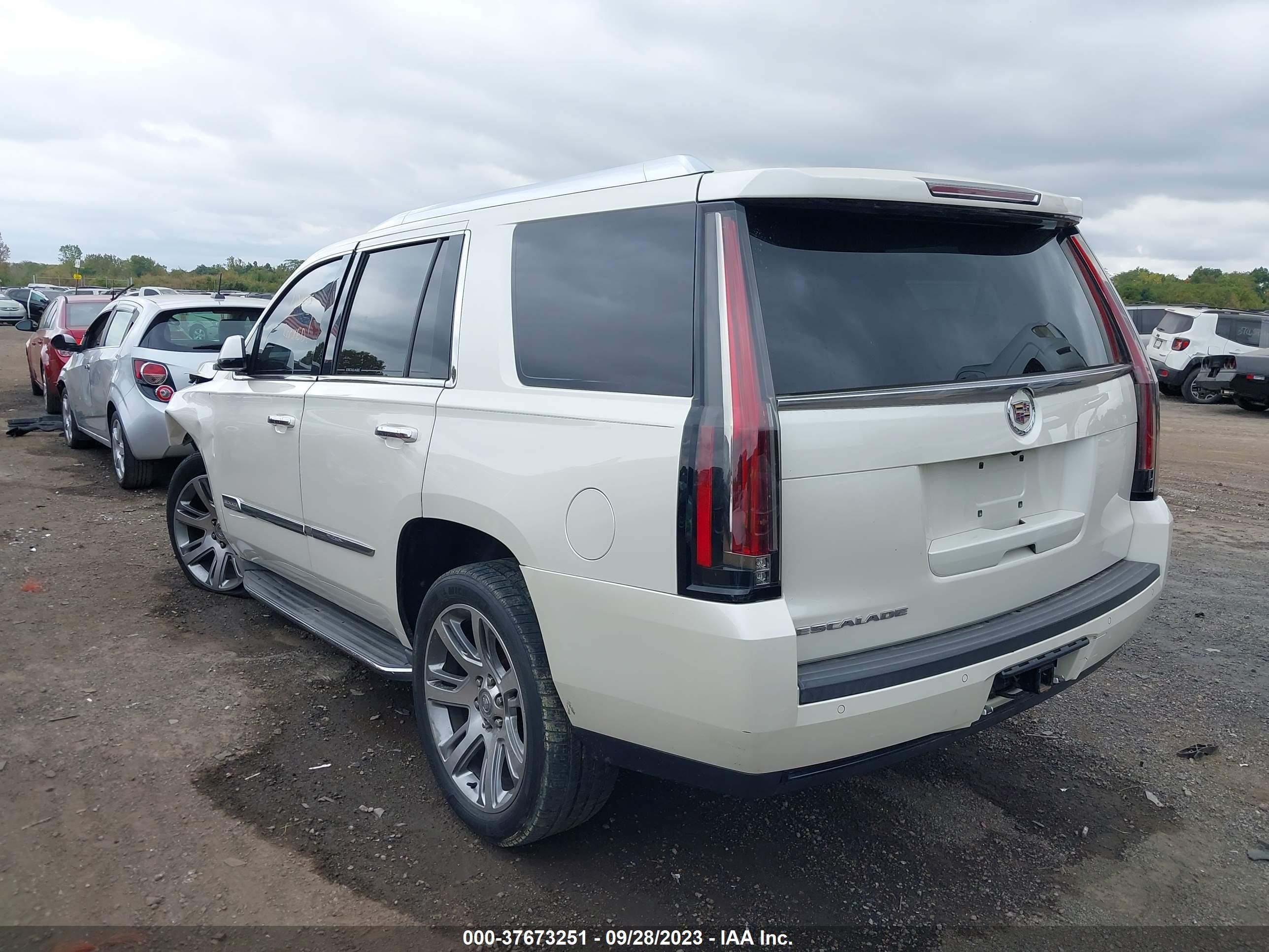 Photo 2 VIN: 1GYS3BKJ8FR285238 - CADILLAC ESCALADE 